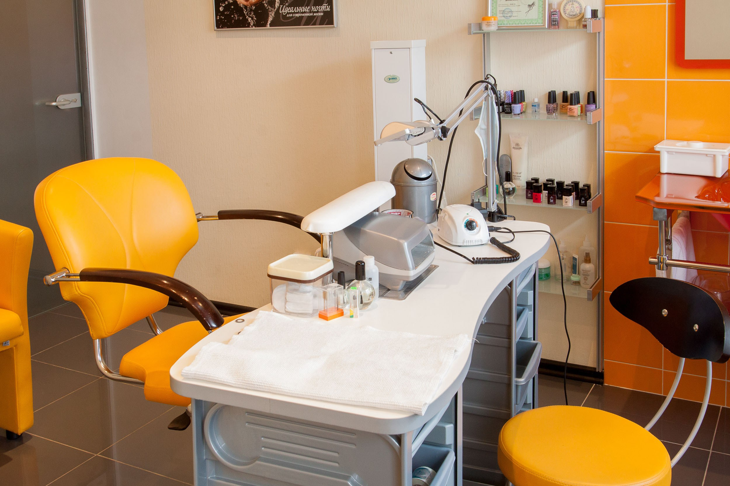 Интерьерная фотосъемка рабочего места специалиста по маникюру в Вологде