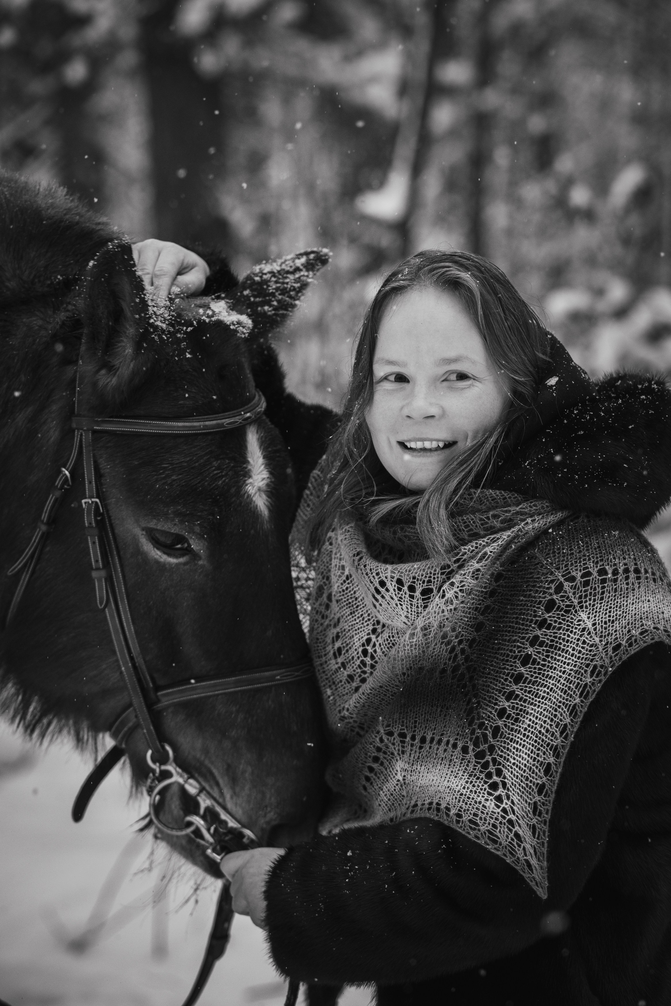 Зимняя фотосессия в лесу. Портретный фотограф Олеся Владимирова в Москве