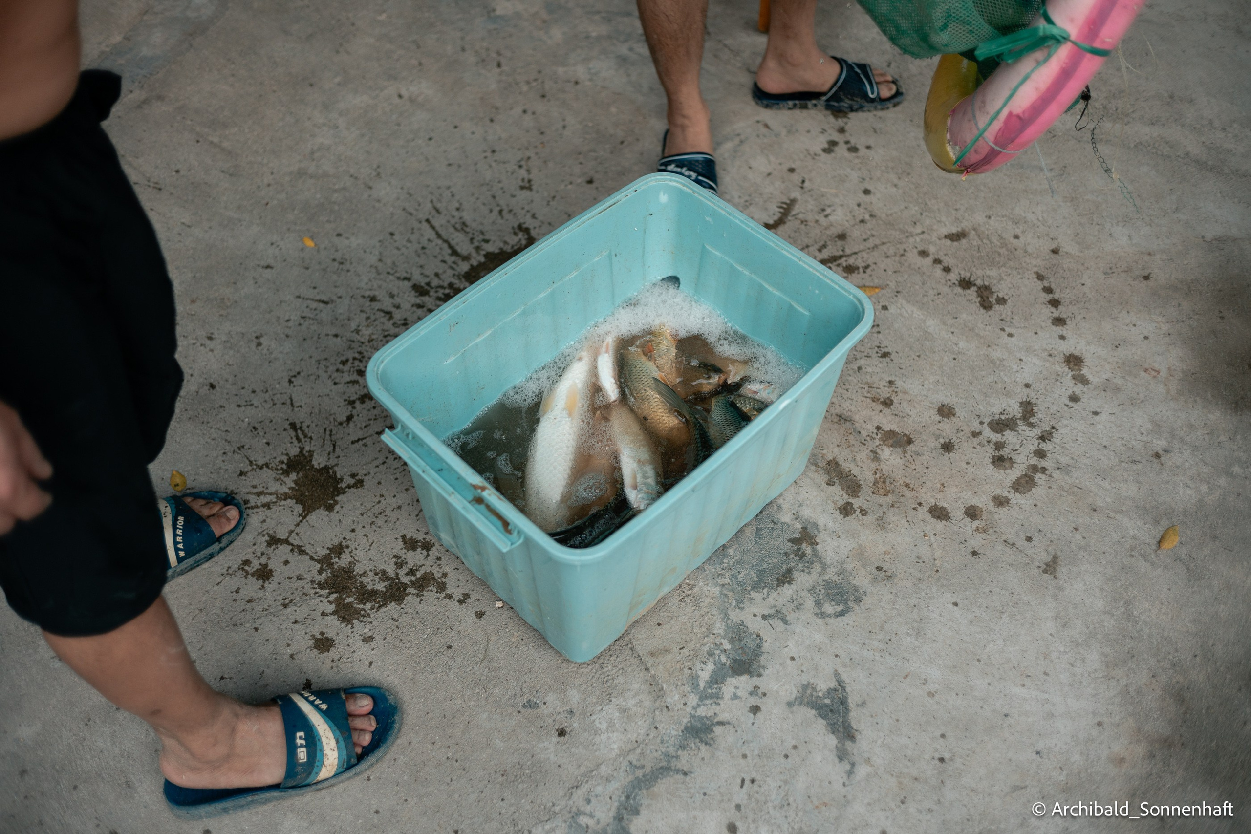 Weekend kayaking trip. Photographer in Guangzhou, China. Archibald Sonnenhaft