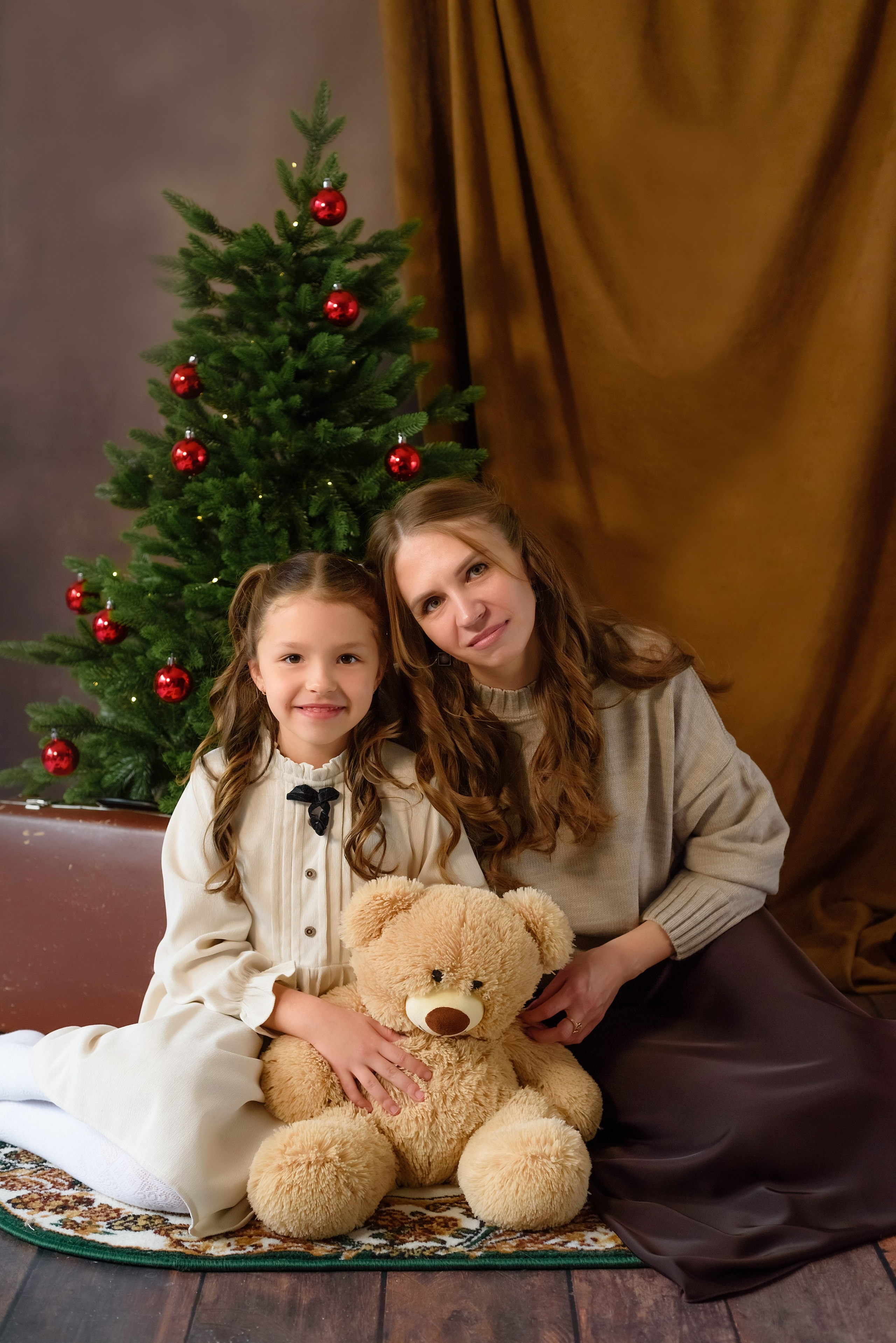 Новогодняя фотосессия «Красные ягоды» Полина и Инна. Детский Фотограф |Фотограф на годик в Брянске Ирина Романова