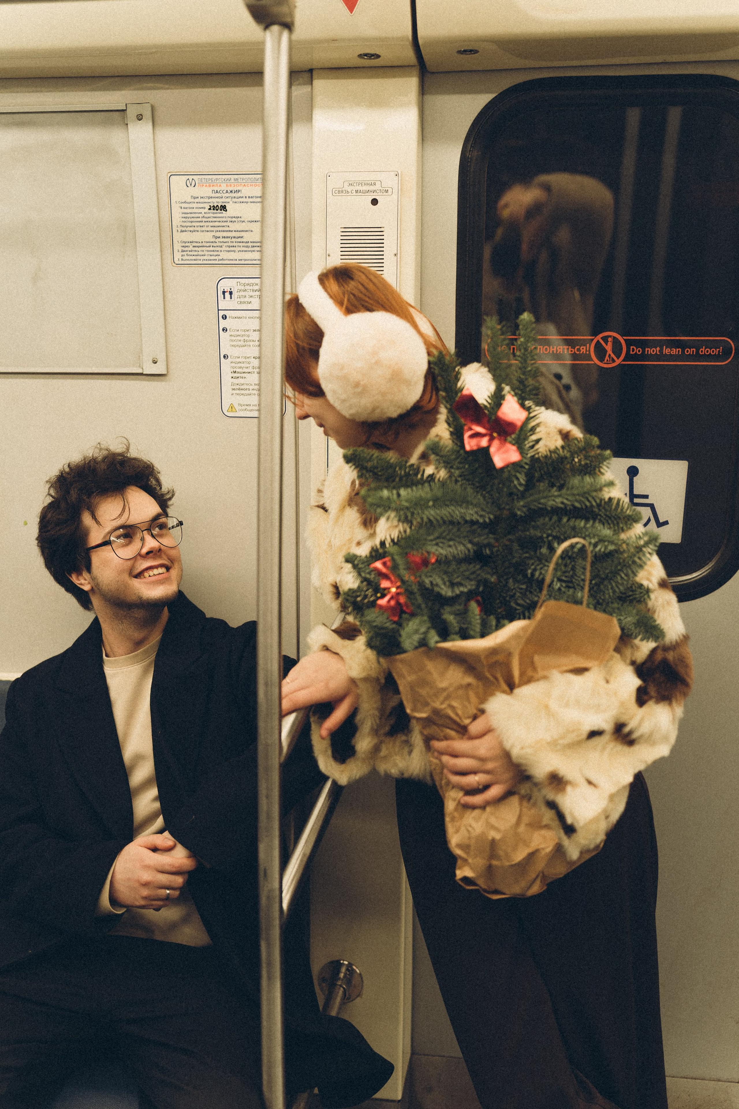 НОВОГОДНЯЯ ФОТОСЕСИИЯ ПАРЫ В МЕТРО ЛЮБОВЬ. Профессиональный фотограф, Санкт-Петербург — Виктория Богомолова