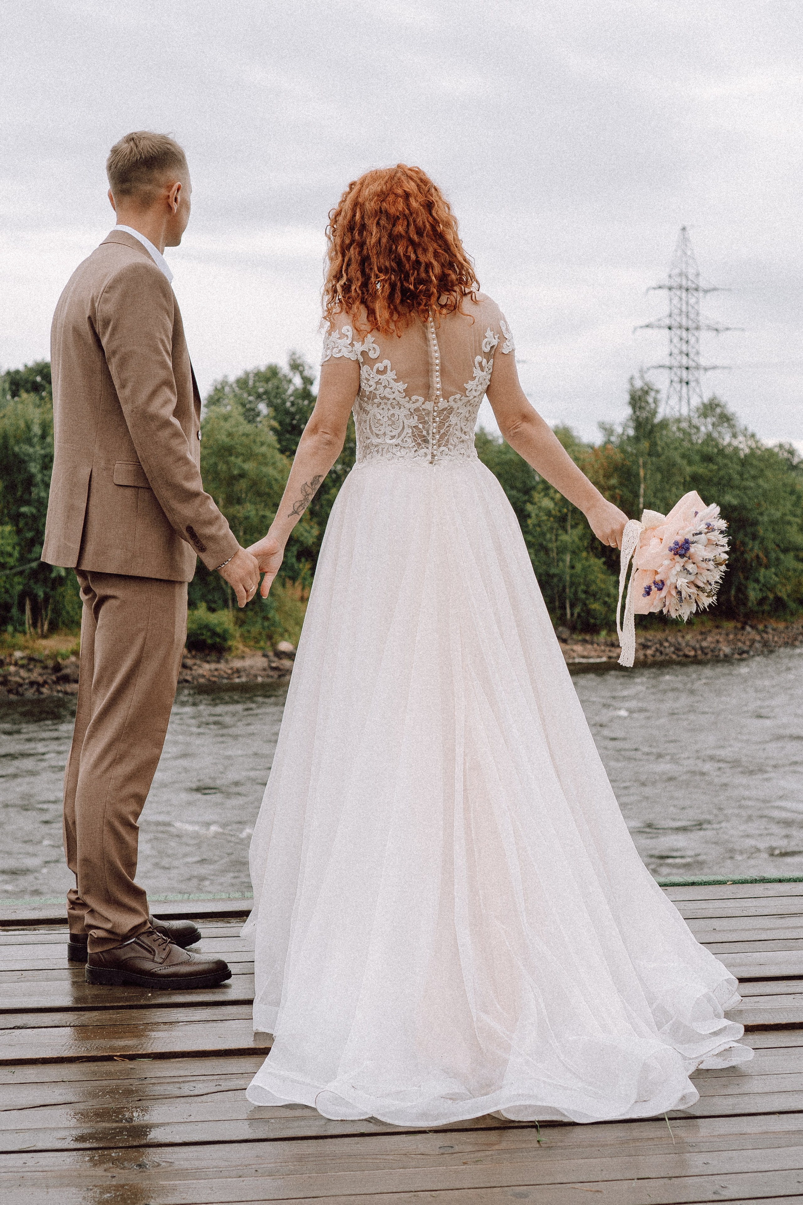 СВАДЕБНАЯ ФОТОСЕССИИЯ ПАРЫ В ГОРОДЕ ПРИОЗЕРСК В СОСНОВОМ ЛЕСУ И С ПИКАПОМ. Профессиональный фотограф, Санкт-Петербург — Виктория Богомолова