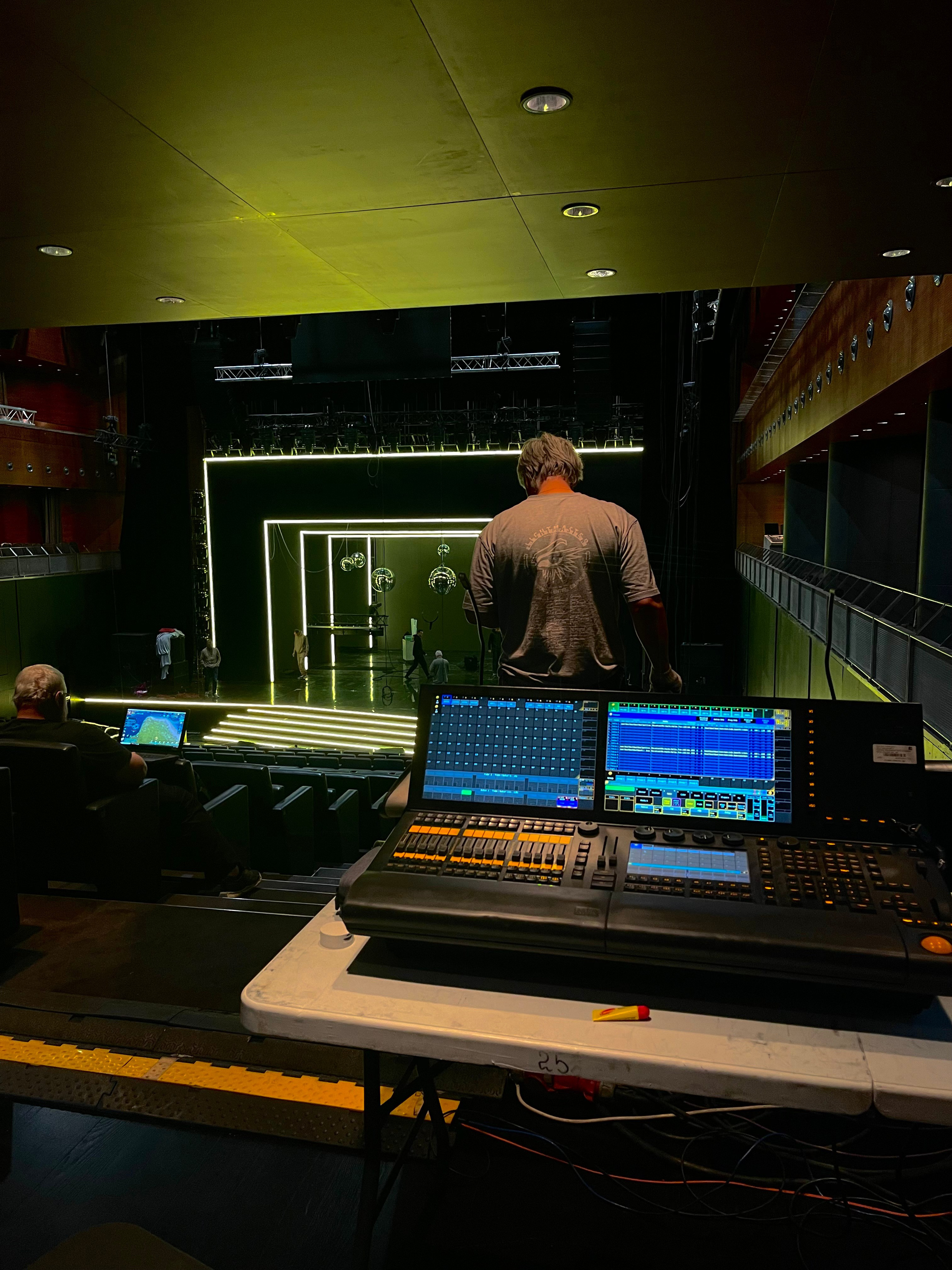 BACKSTAGE GALLERY. «MAK FLAME»