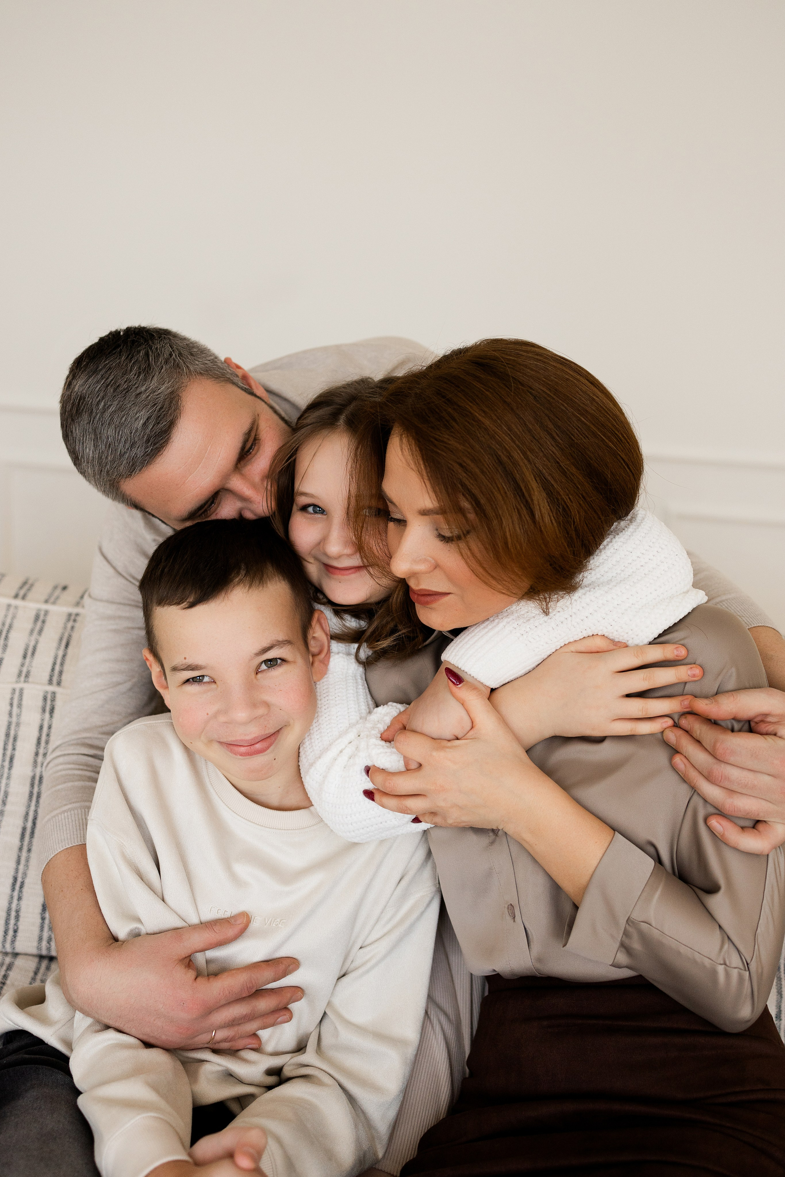 Съемка большой семьи в студии «Когда вместе». Семейный фотограф в Екатеринбурге Маргарита Курносова