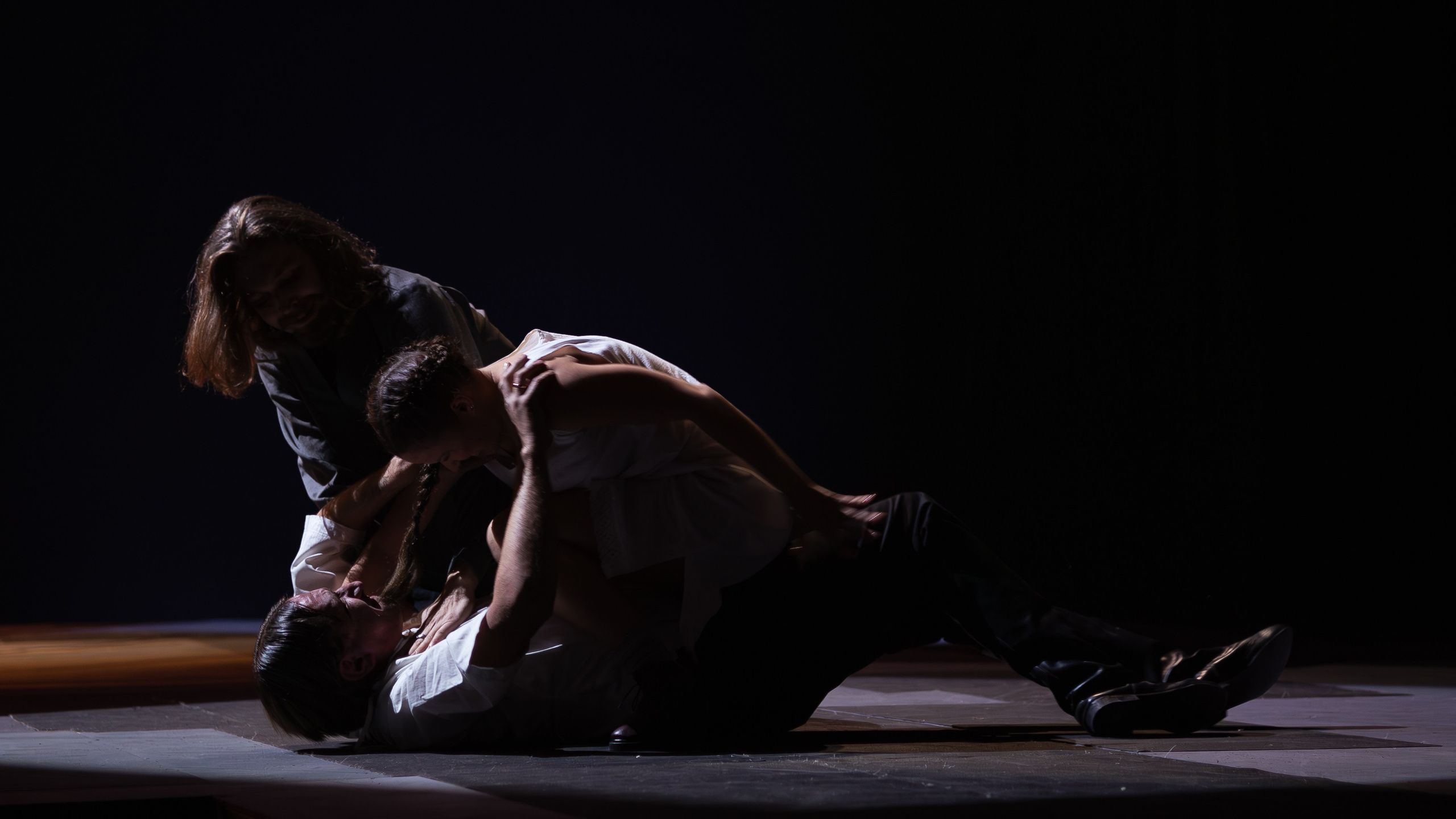 Астраханский Драматический Театр «Леди Макбет». Фотограф Марк Файзулин