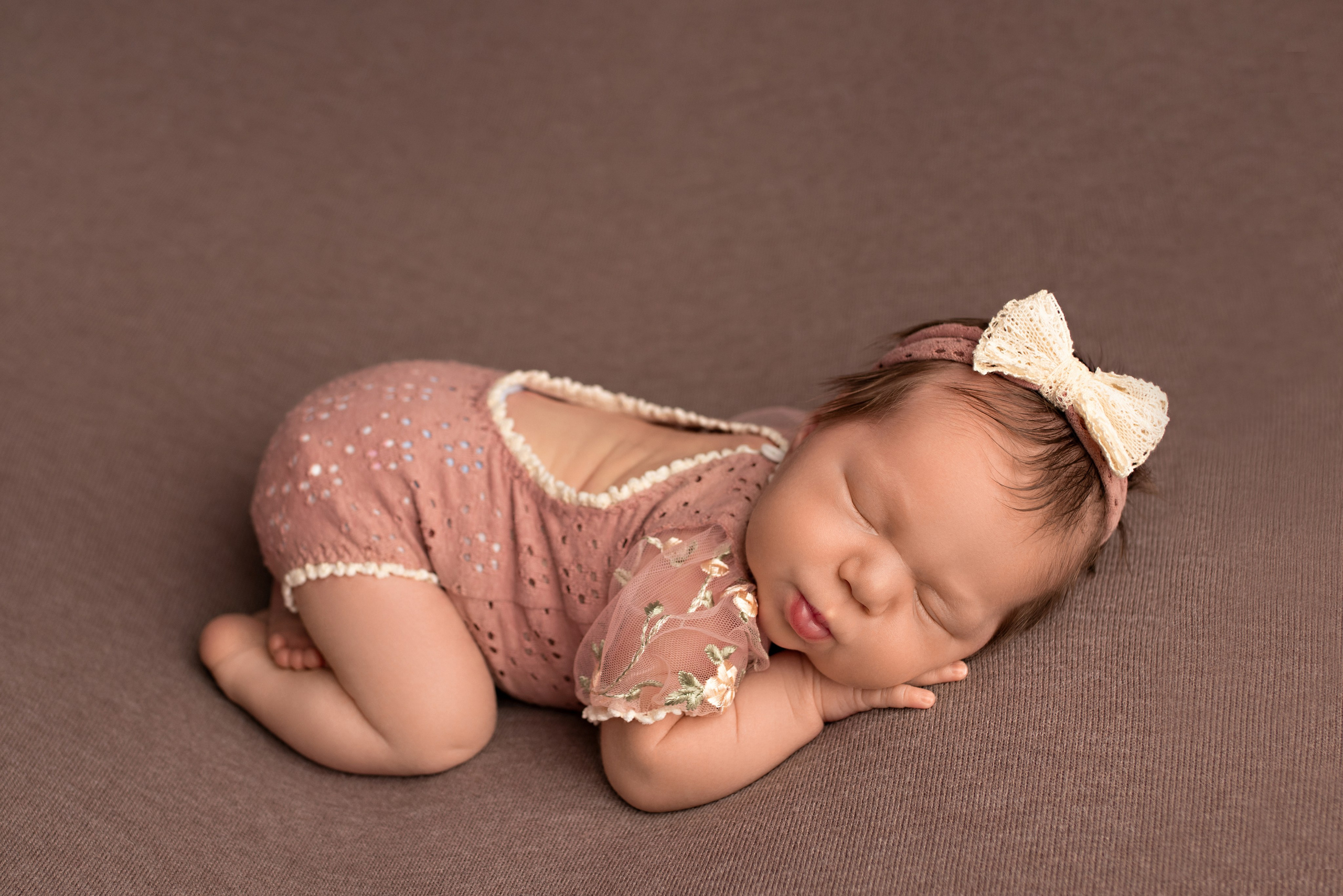 Красивые фотографии малышей у Вас дома. Фотограф новорождённых в Санкт-Петербурге Лилия Яковлева
