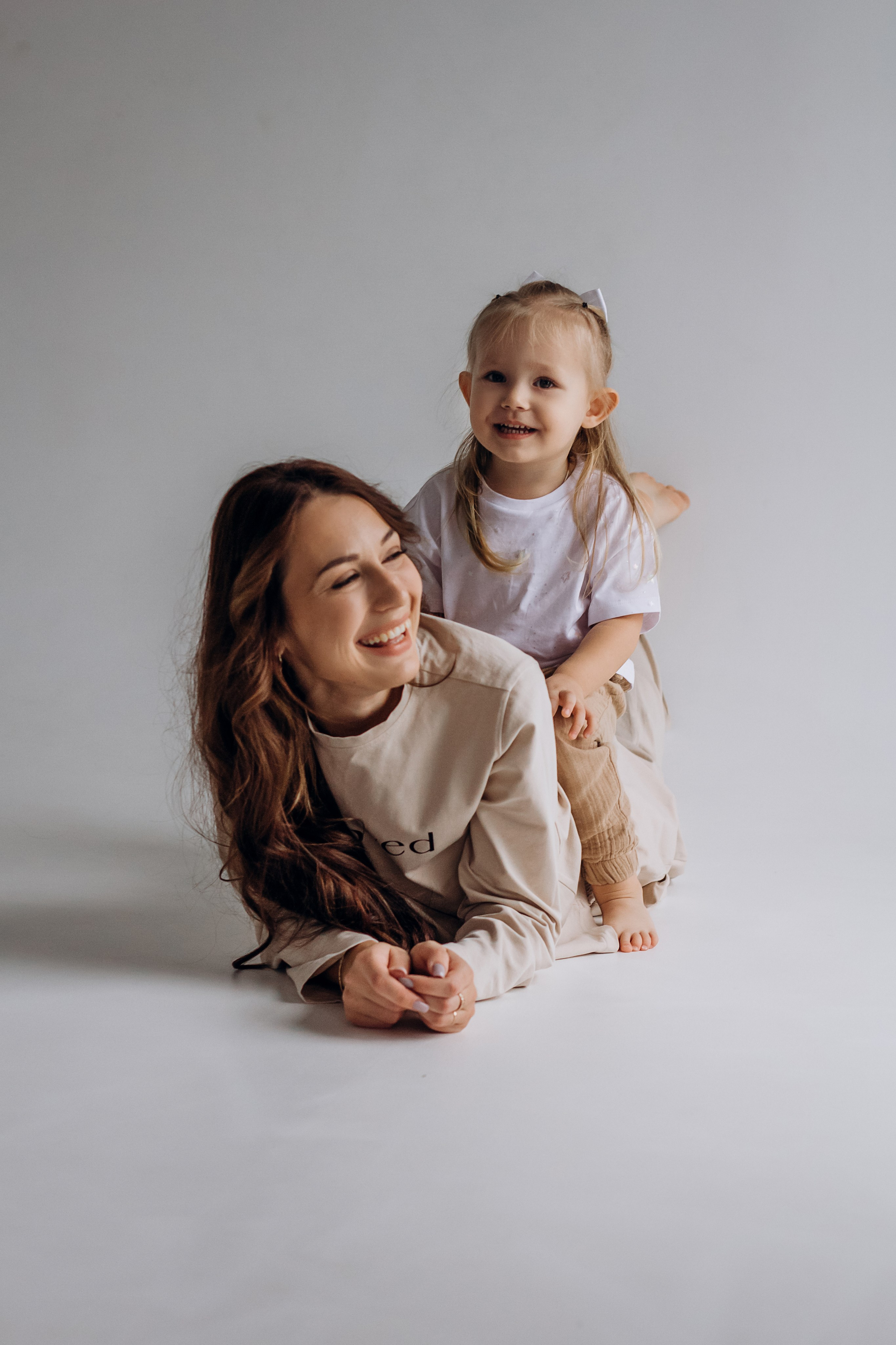 Мама и дочь Вика и Ева. Семейный фотограф в Ростове-на-Дону Безкишкина Татьяна