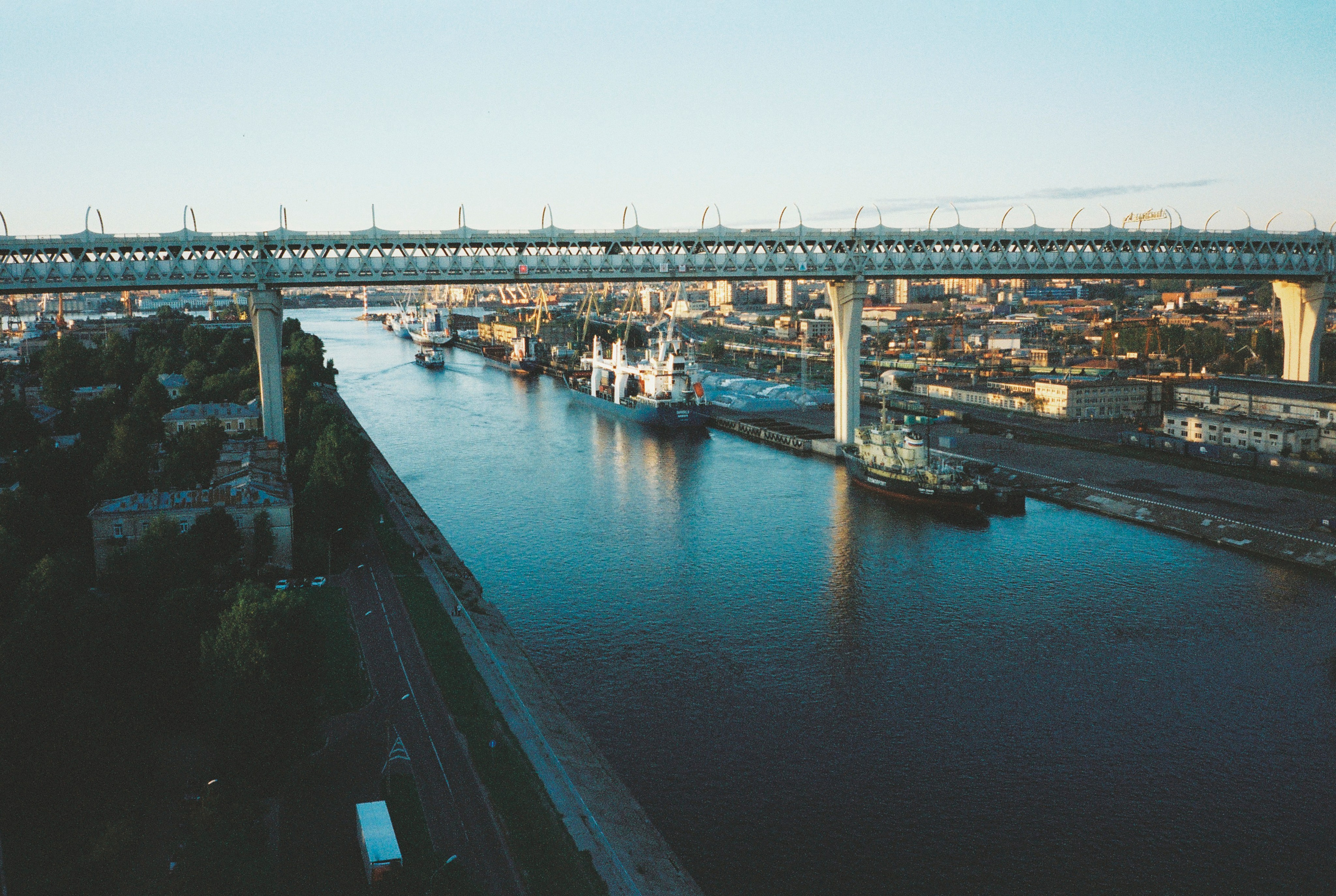 Фотографии цветные. Свадебный и семейный пленочный фотограф в Петербурге Истомина Ирина