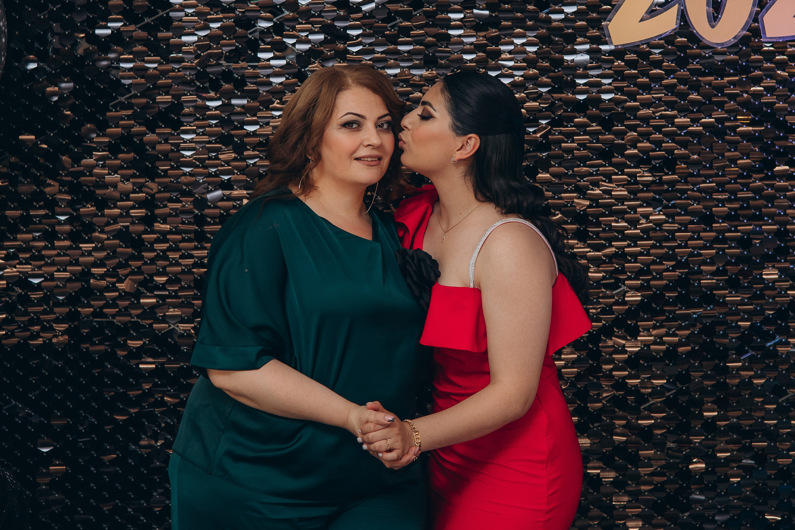 Выпускной 9-11классы. Выпускные книги Анапа Новороссийск Краснодар