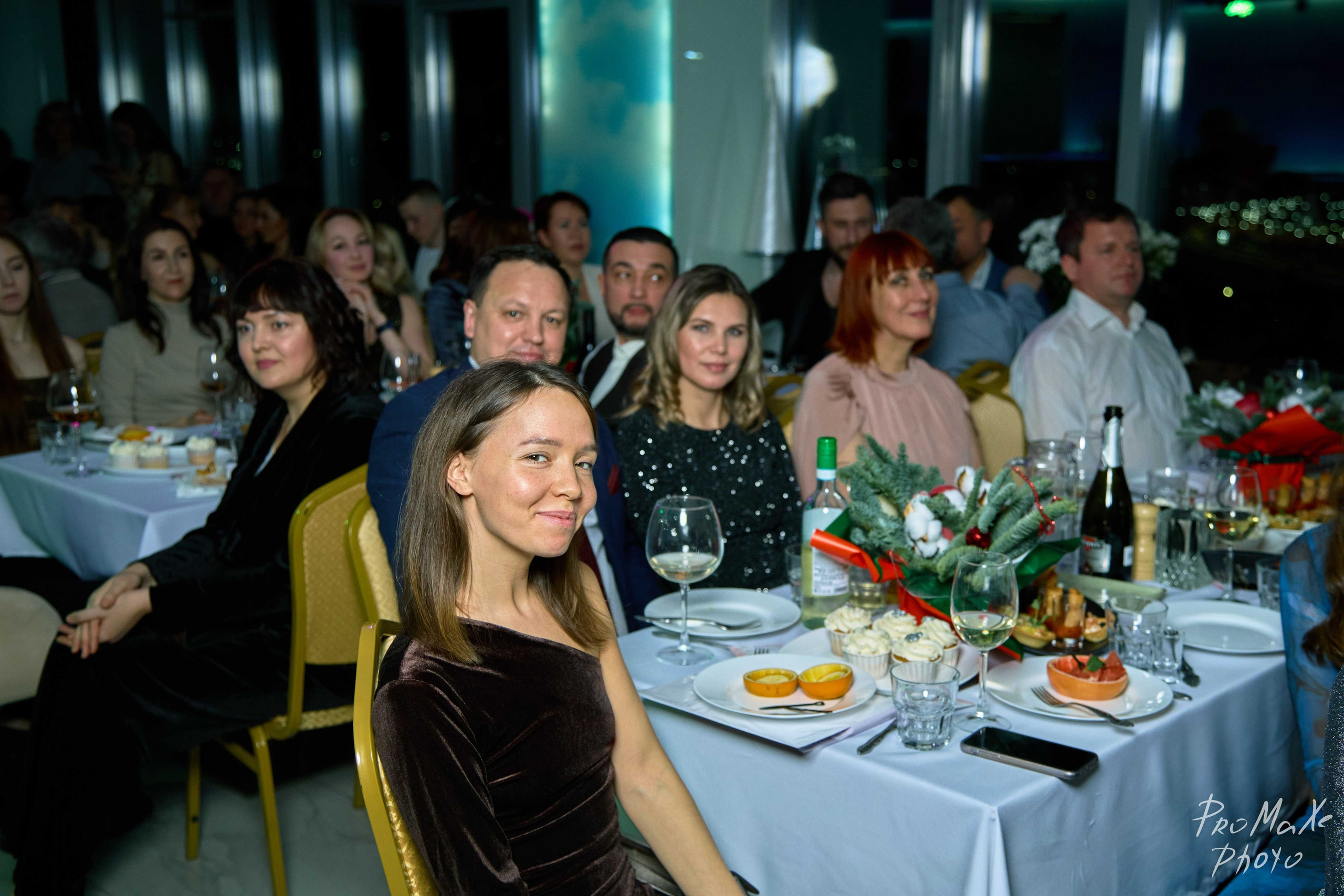 Зал КРАСА МАСС-МЕДИА ЧУВАШИИ. Владимир Суздалов (ProMaXe) — Портретный фотограф, тематические фотосессии в Чебоксарах