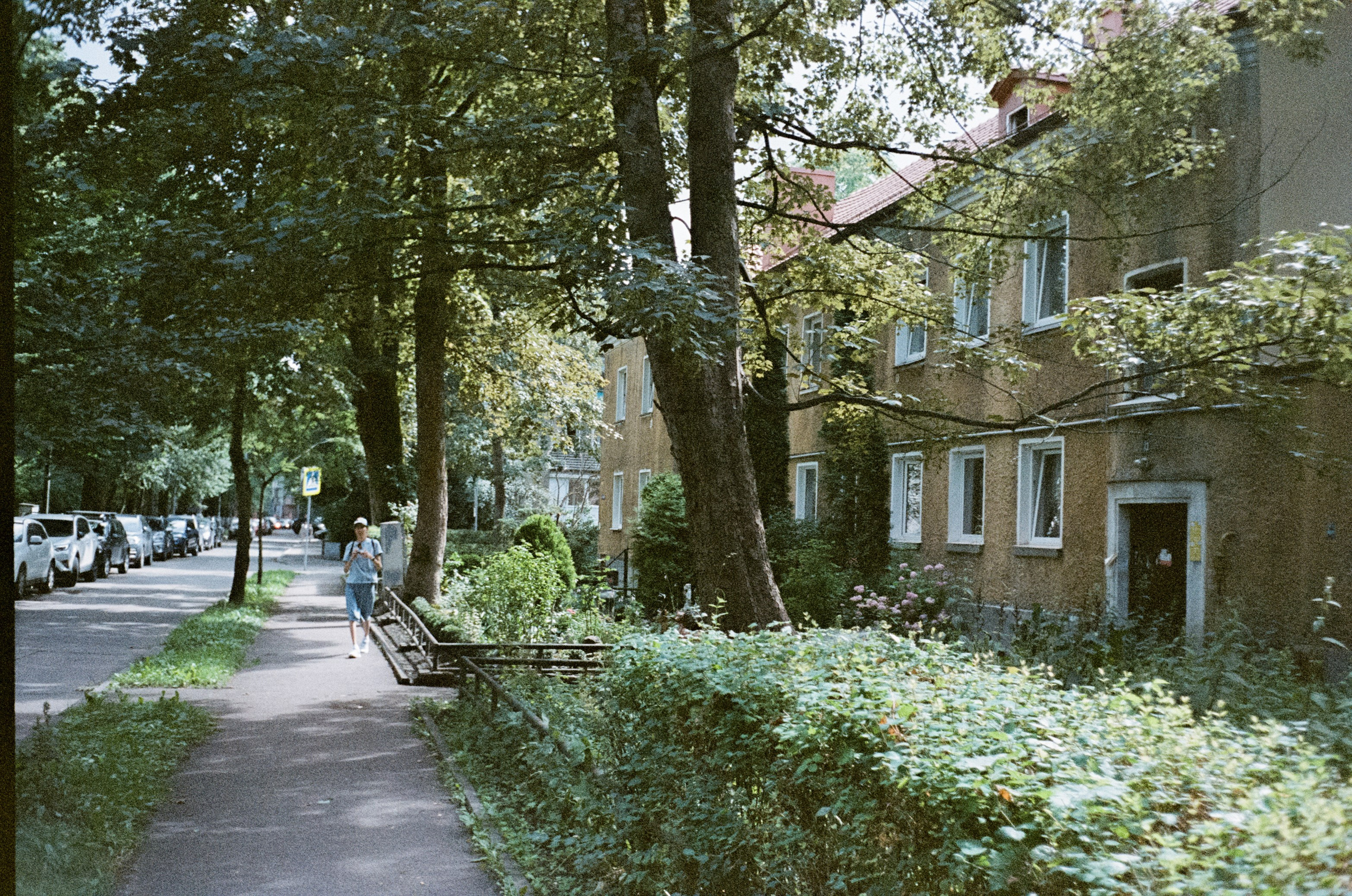 11 июля Светлогорск улочки / Minox 35 GT (2) / Kodak Portra 400 VC @ISO 100