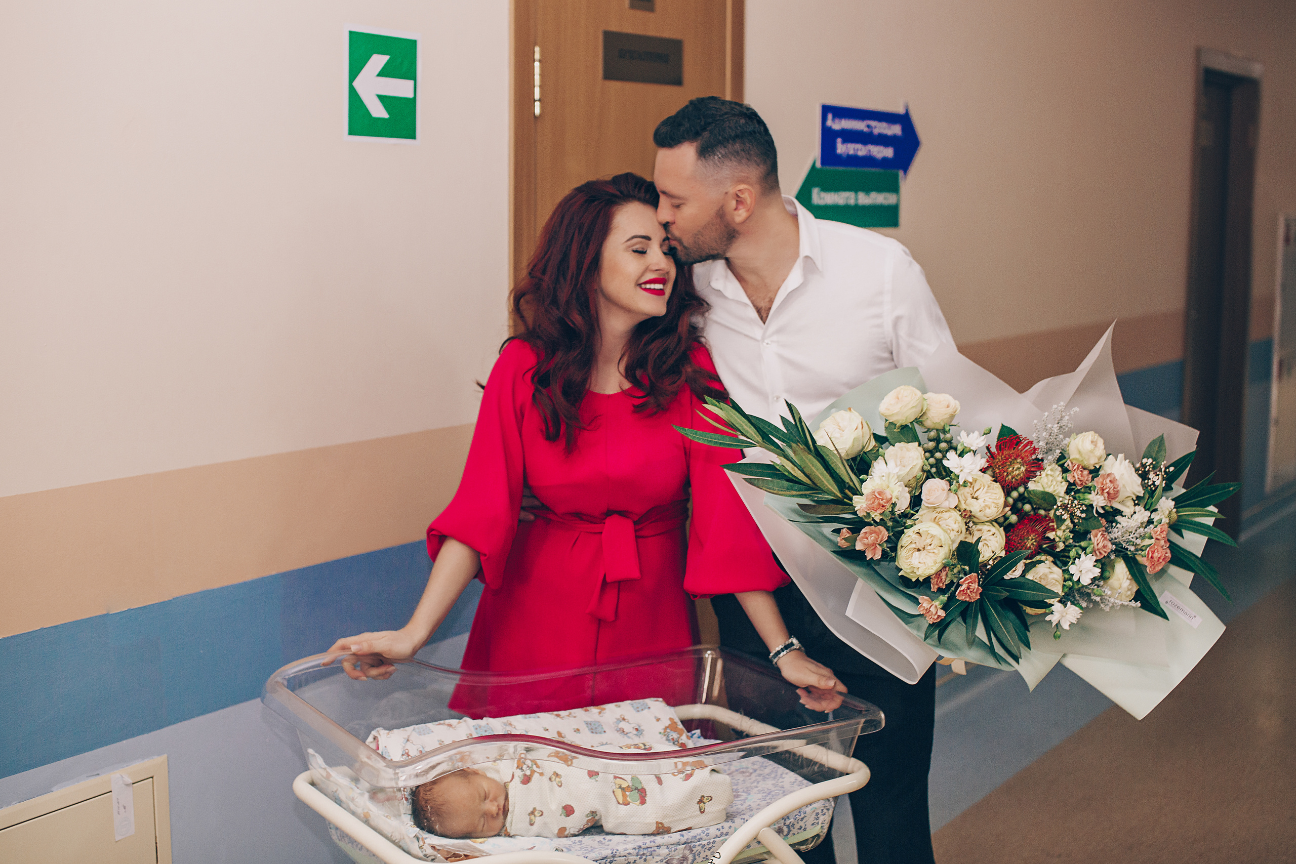 Выписка с Перинатального центра. Свадебный и семейный фотограф/видеограф в Краснодаре Наталья Осинская