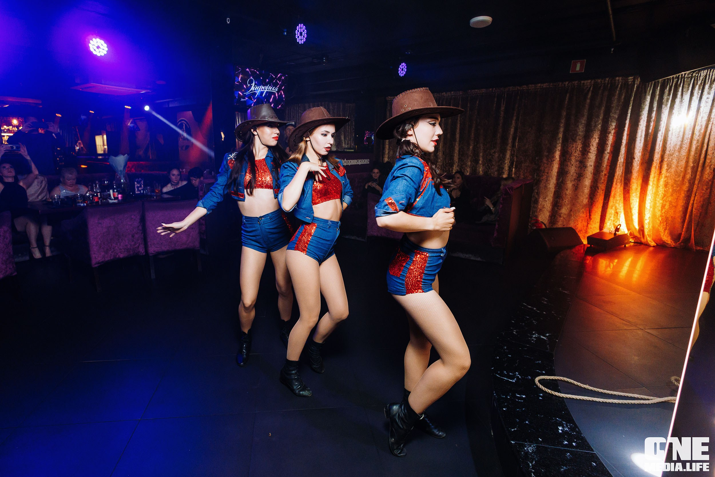 Фоторепортаж из караоке-клуба Эйфория. One Media Life: фоторепортажи, фотоотчеты с мероприятий и заведений