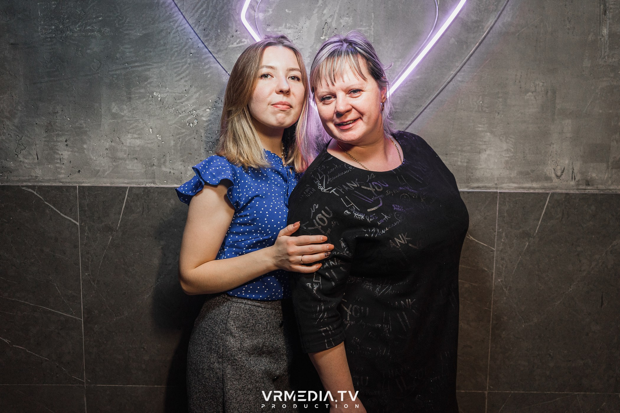 Бумажный дом в баре «Друзья»