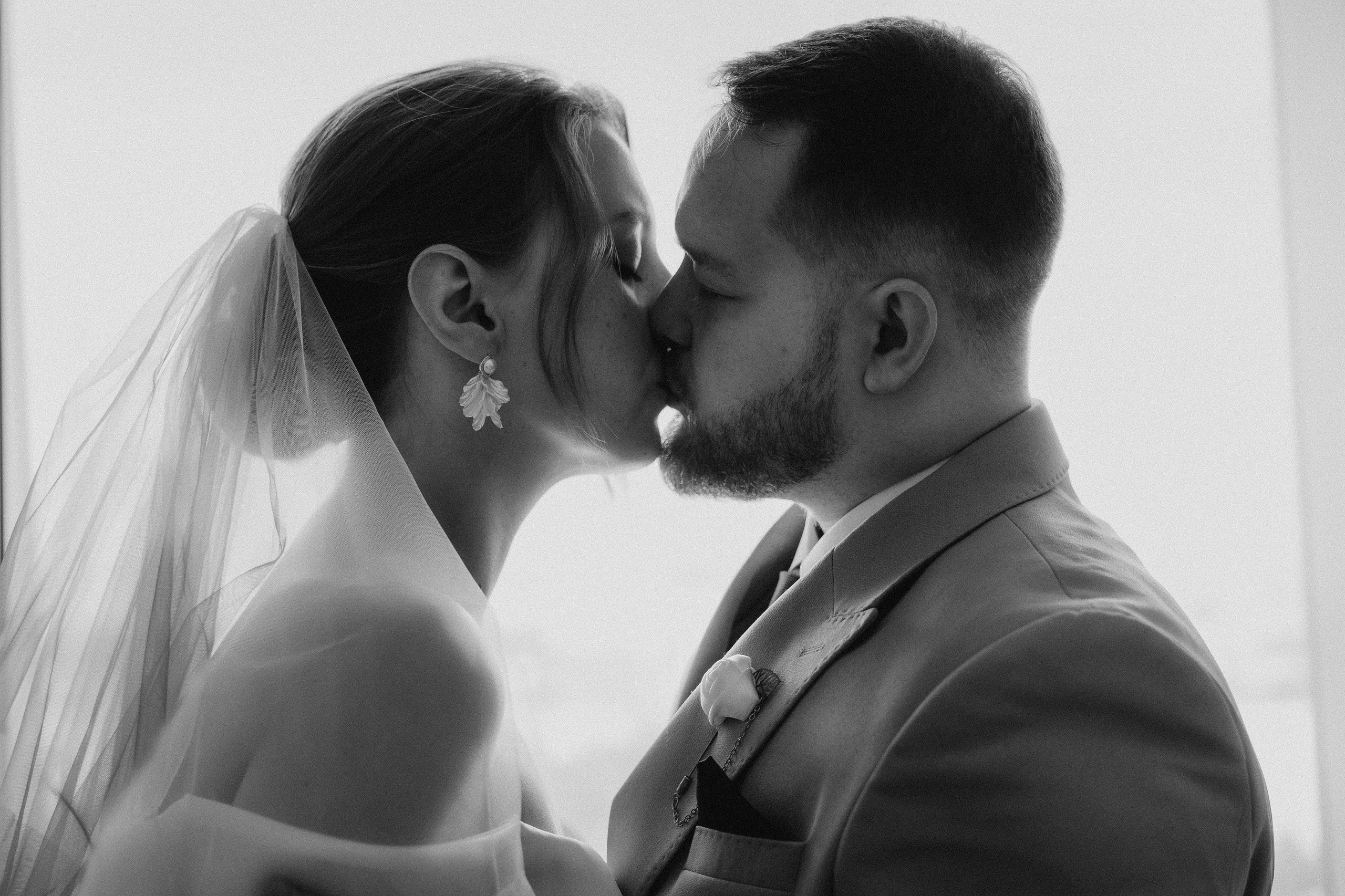 Утро невесты и свадебная фотосессия на теплоходе по Москве-реке