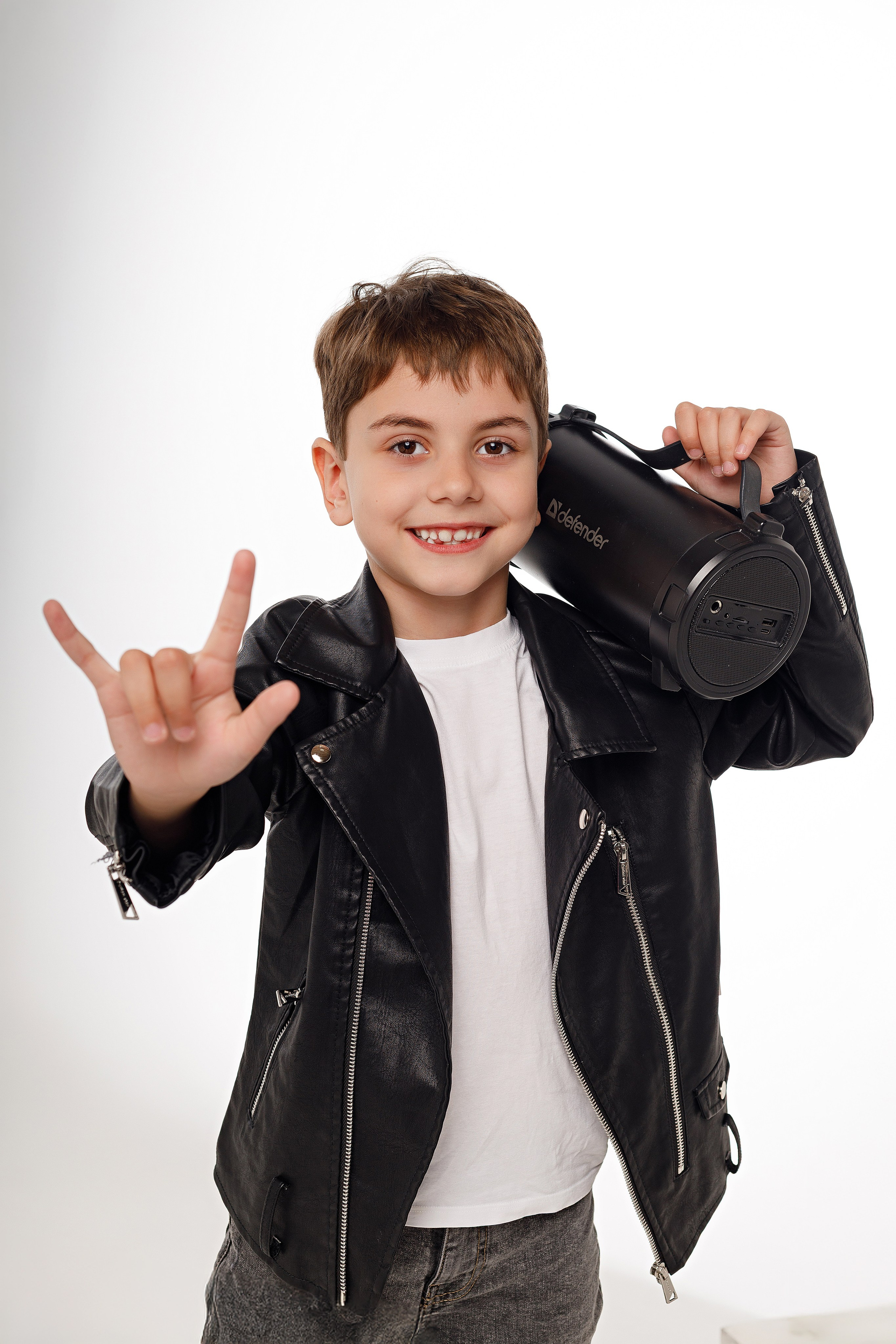 Фотосессия братьев в Сочи от детского фотографа. Детский студийный фотограф Сочи