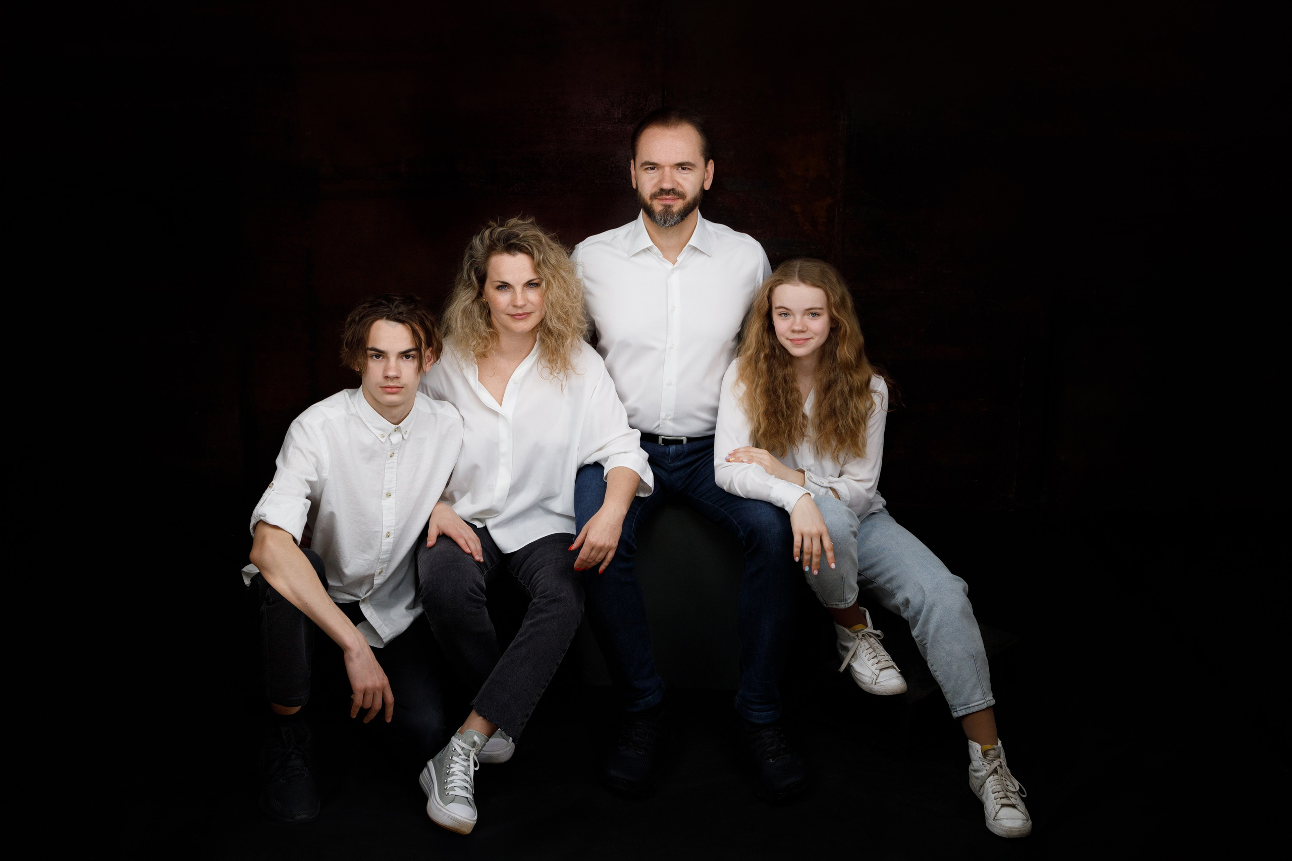 A portrait session for a family. Headshot & portrait photographer Alexei Shendrick