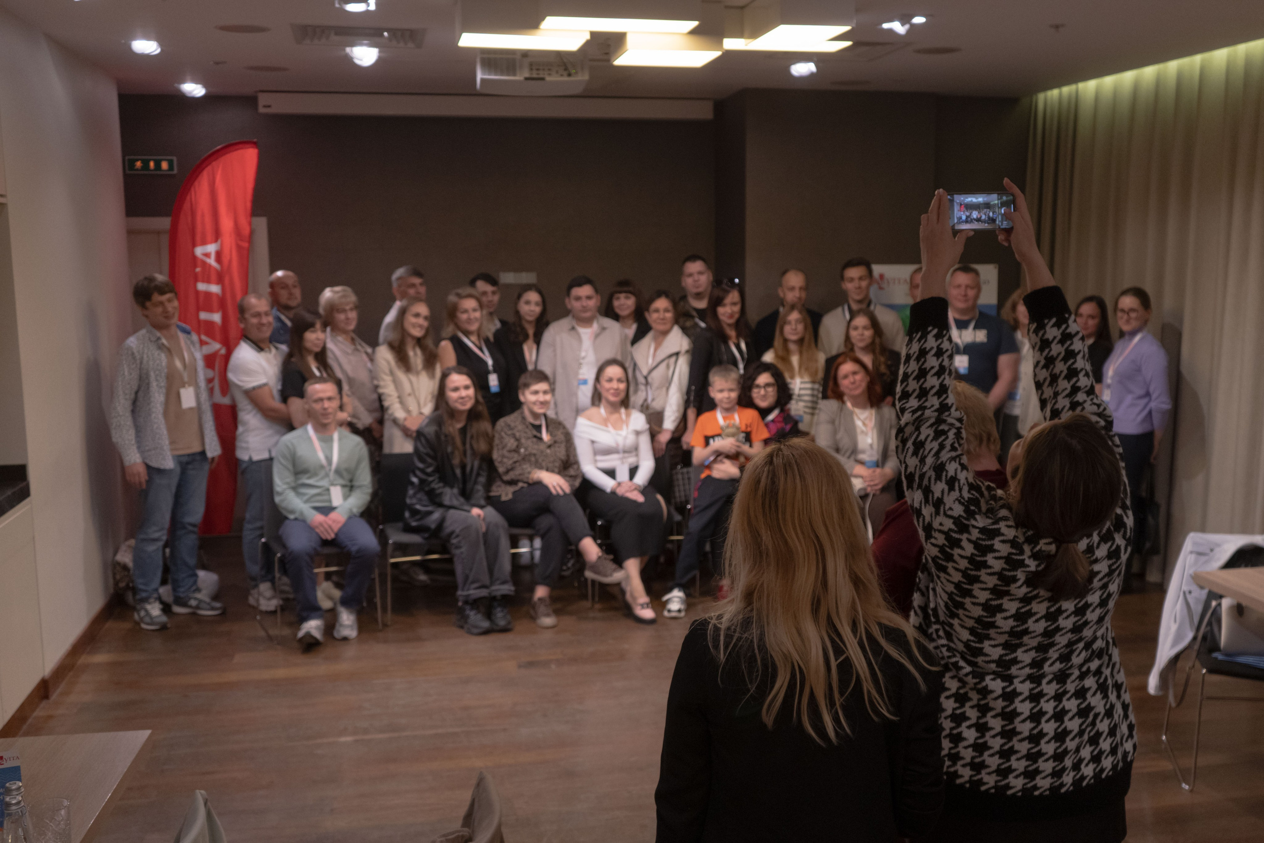 Встреча доноров и реципиентов костного мозга | Адвита. Юля Мурашова портретный и документальный фотограф