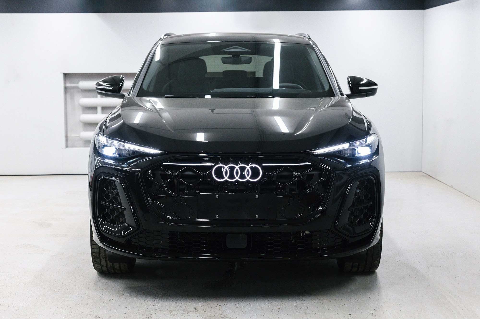 Audi Q5  40 TFSI 2.0 S tronic (204 л. с.). Автосалон «Х-Авто»