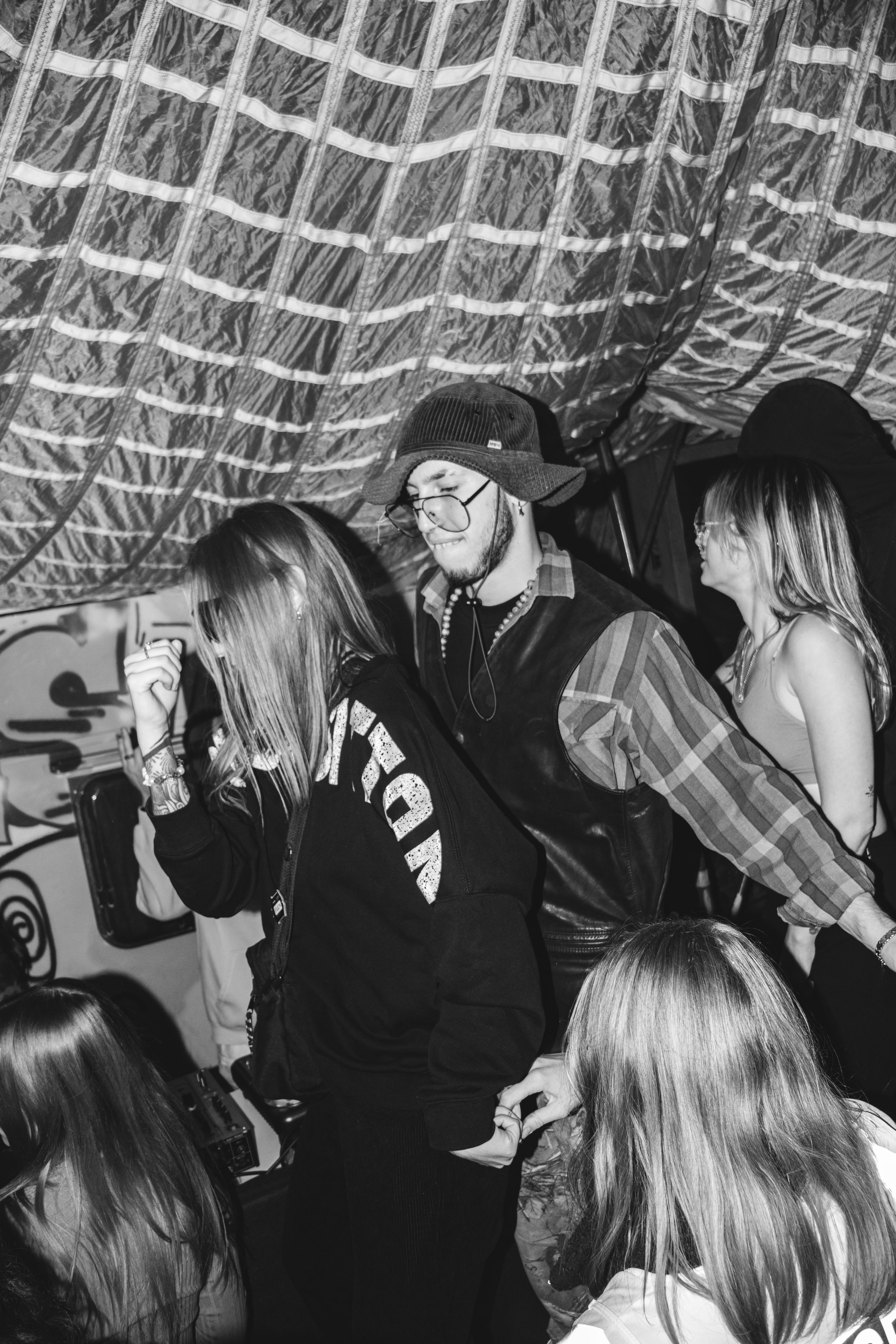 Тусовки. Фотограф Егор Огородов