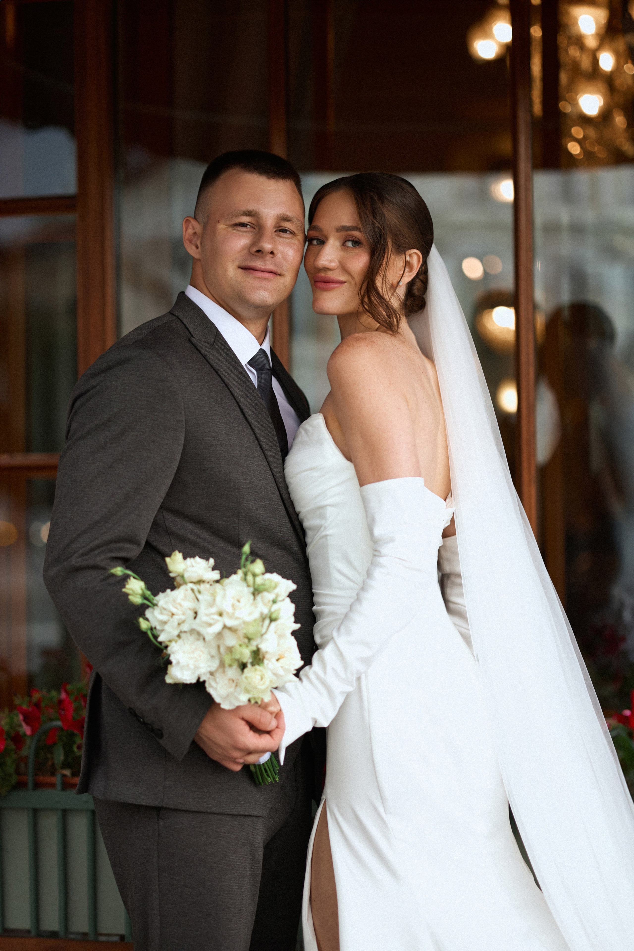 Свадьба в Питере на катере. Сестры Карабаза. Фотографы и ретушеры в Москве и Санкт-Петербурге