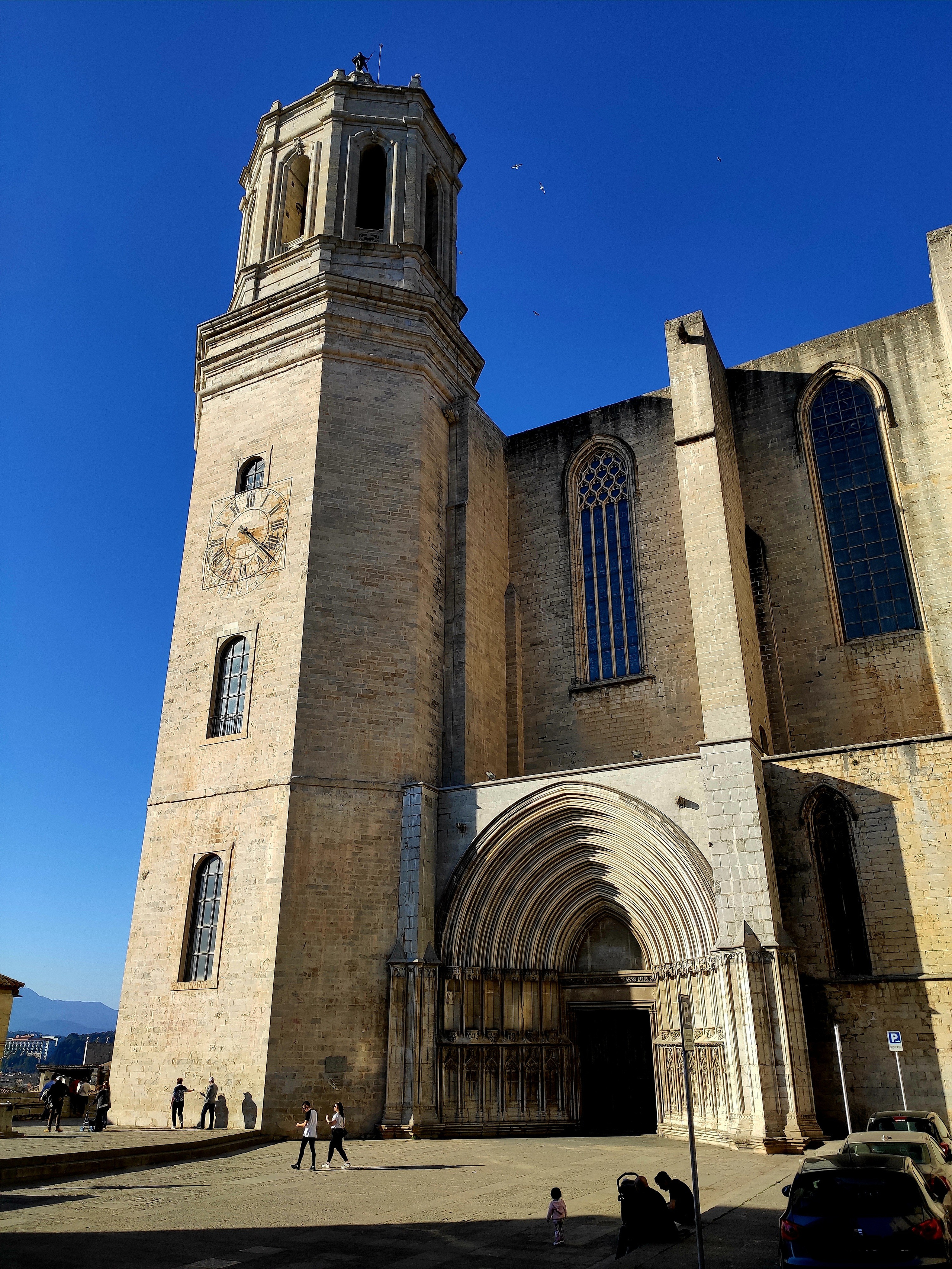 Кафедральный собор Жироны, построен был в 1312 г., но многократно перестраивался в различных стилях от готики до барокко.