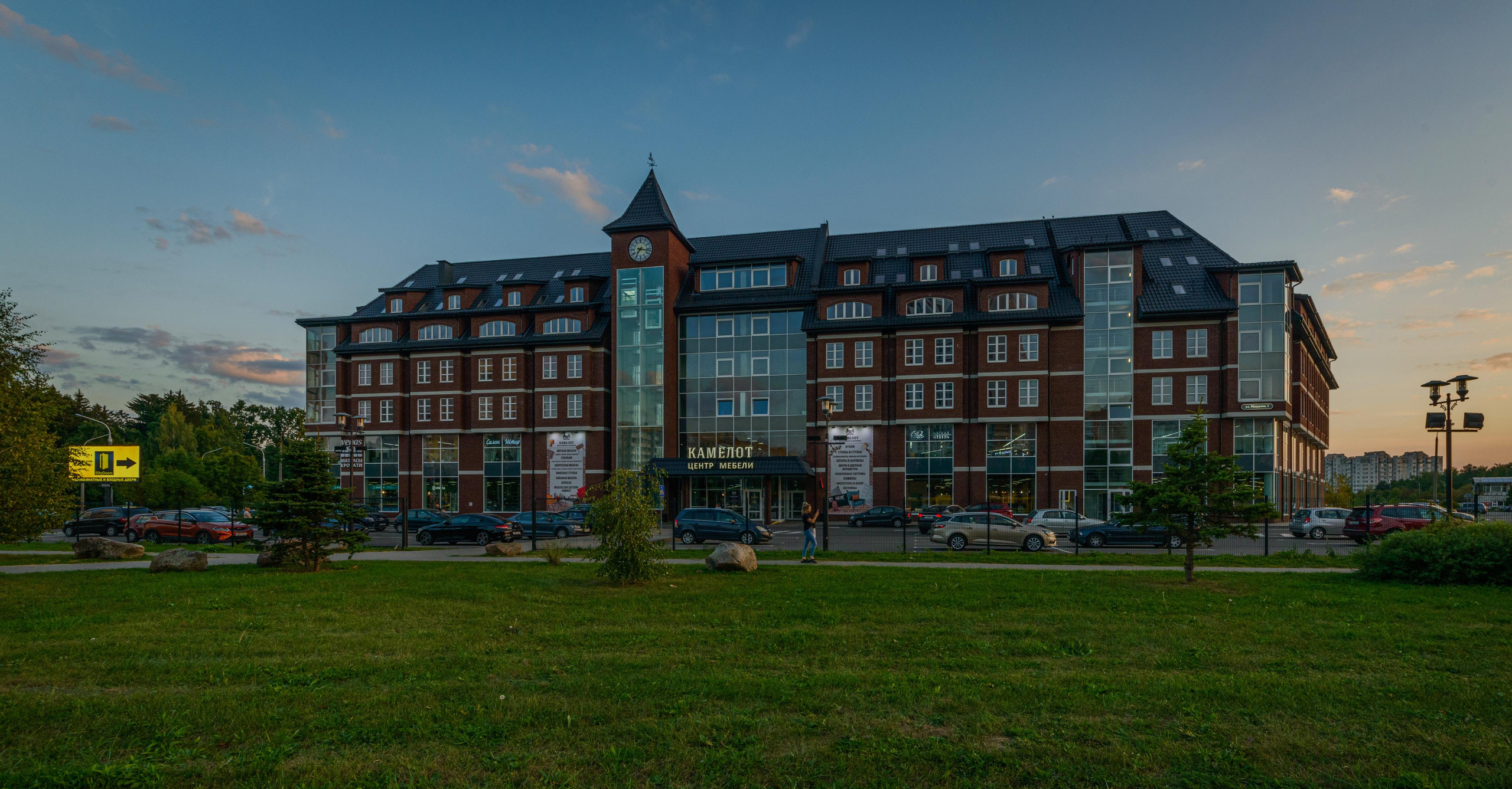 Архитектурная фотосъемка — Центр Мебели «Камелот» г. Минск. Фотограф Платон Македонский