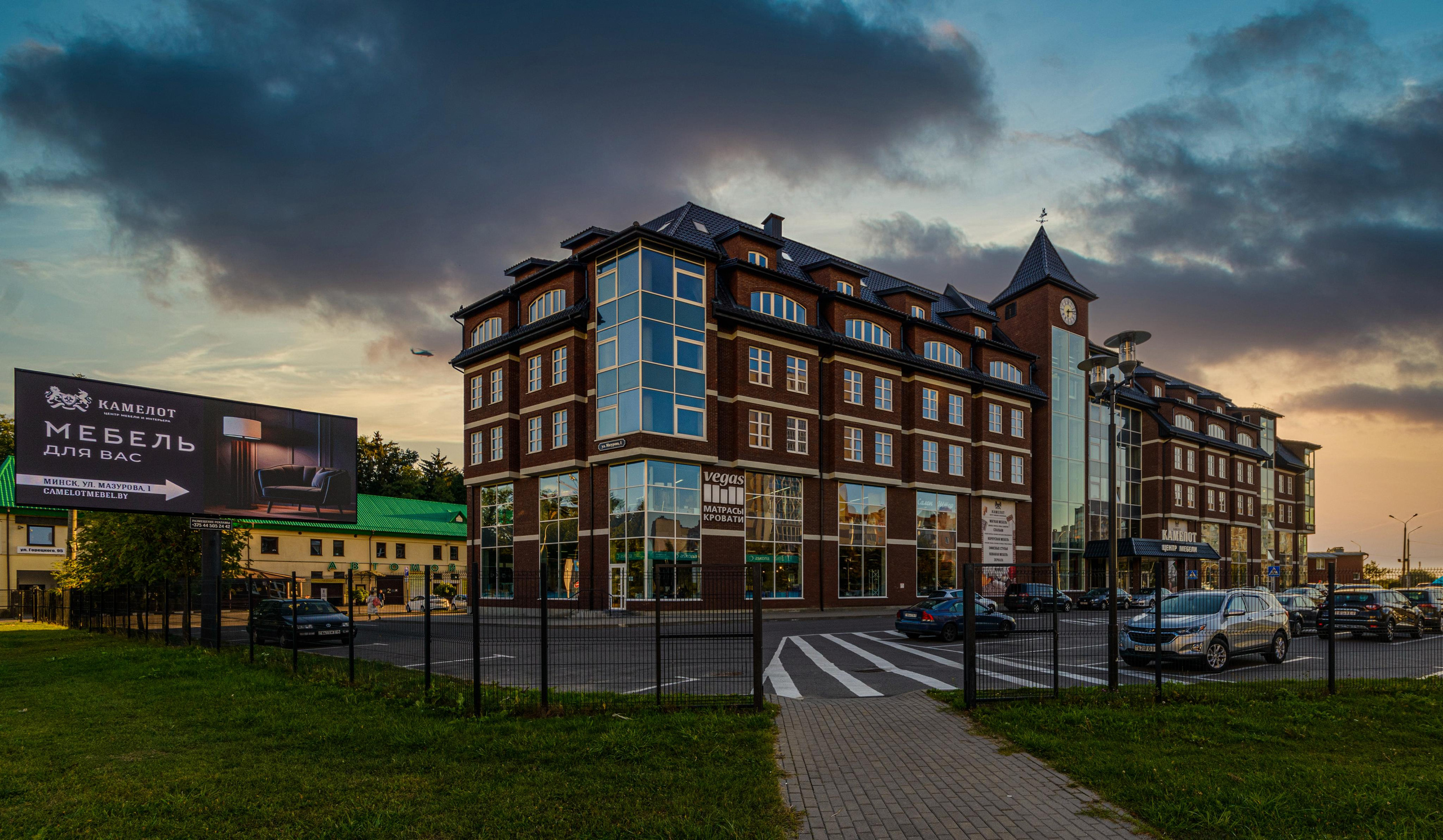 Архитектурная фотосъемка — Центр Мебели «Камелот» г. Минск. Фотограф Платон Македонский