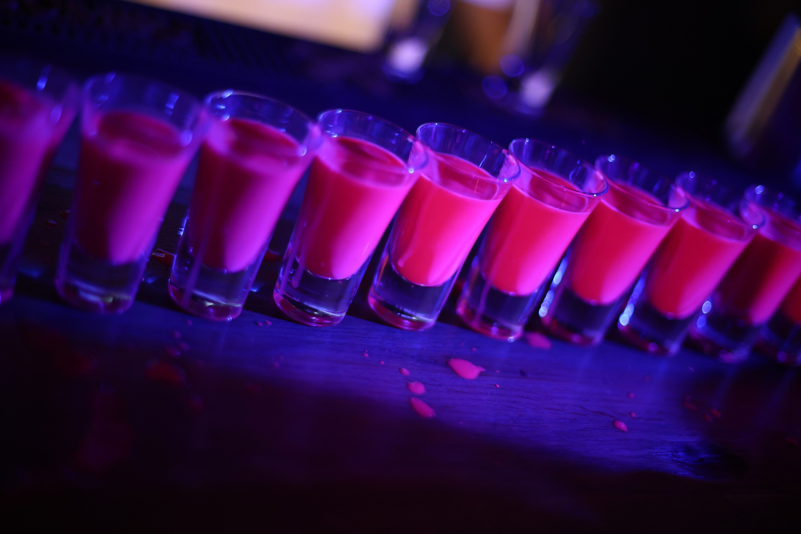 Neon Party 01.08.25. Мята Спортивная — Кальянная, караоке, бар в Минске