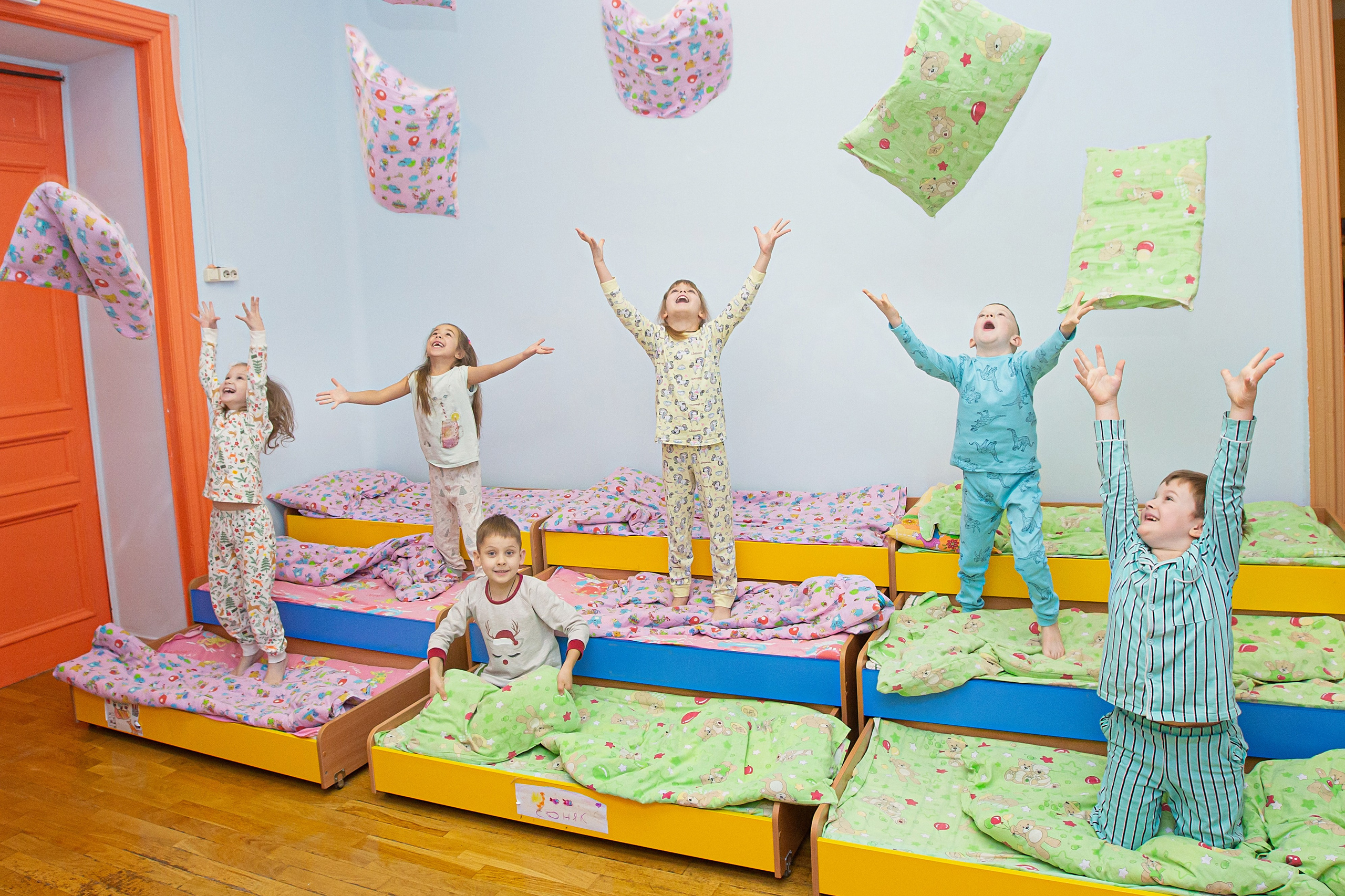 Спальня в детском саду. Свадебный, семейный, детский фотограф в Санкт-Петербурге