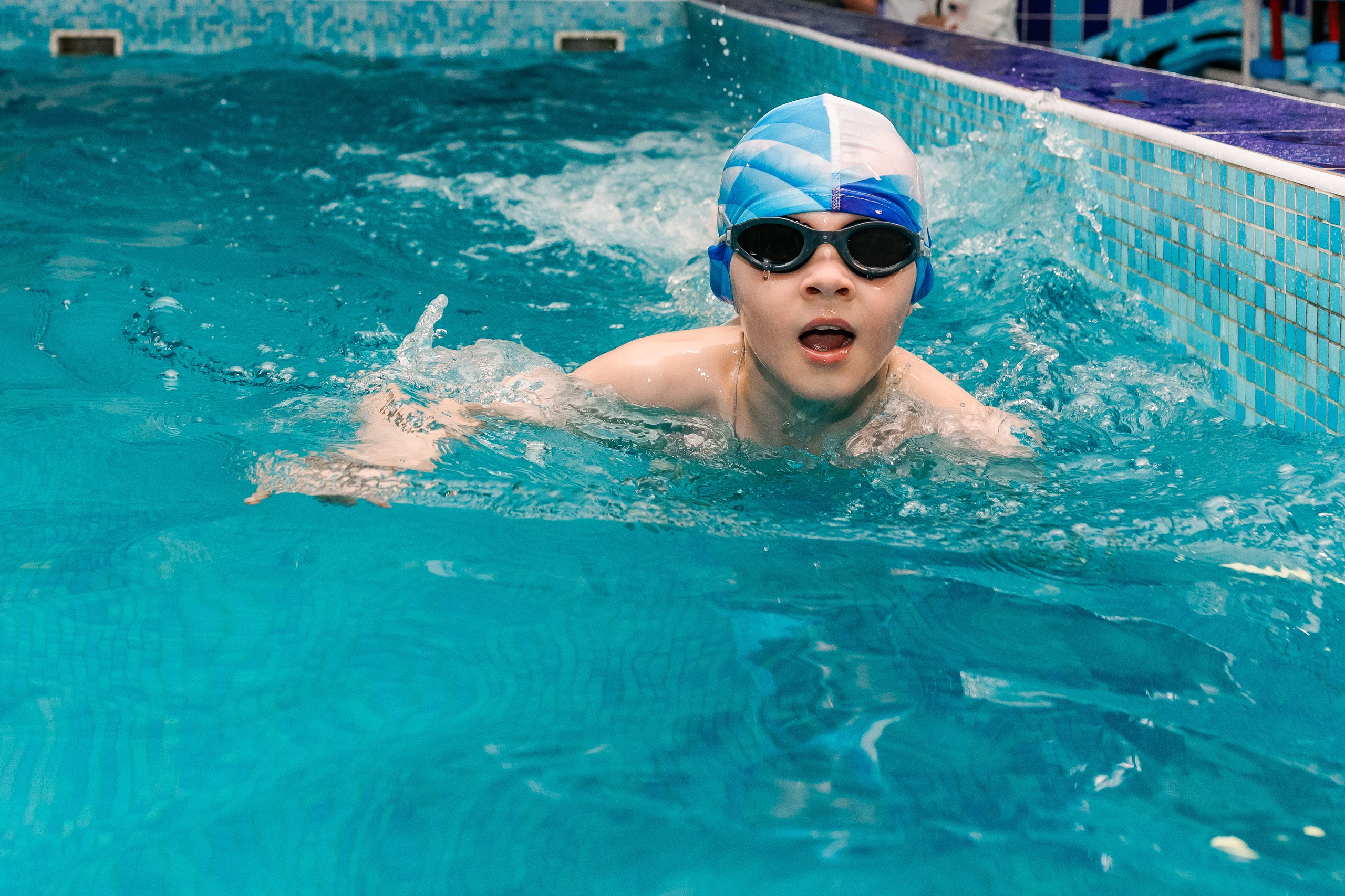 Репортажная съёмка. Дельфиньи игры. Бодибум Пермь. Фотограф Пермь. Свадьбы. Семья и дети, школа, д. сад. Фотокниги