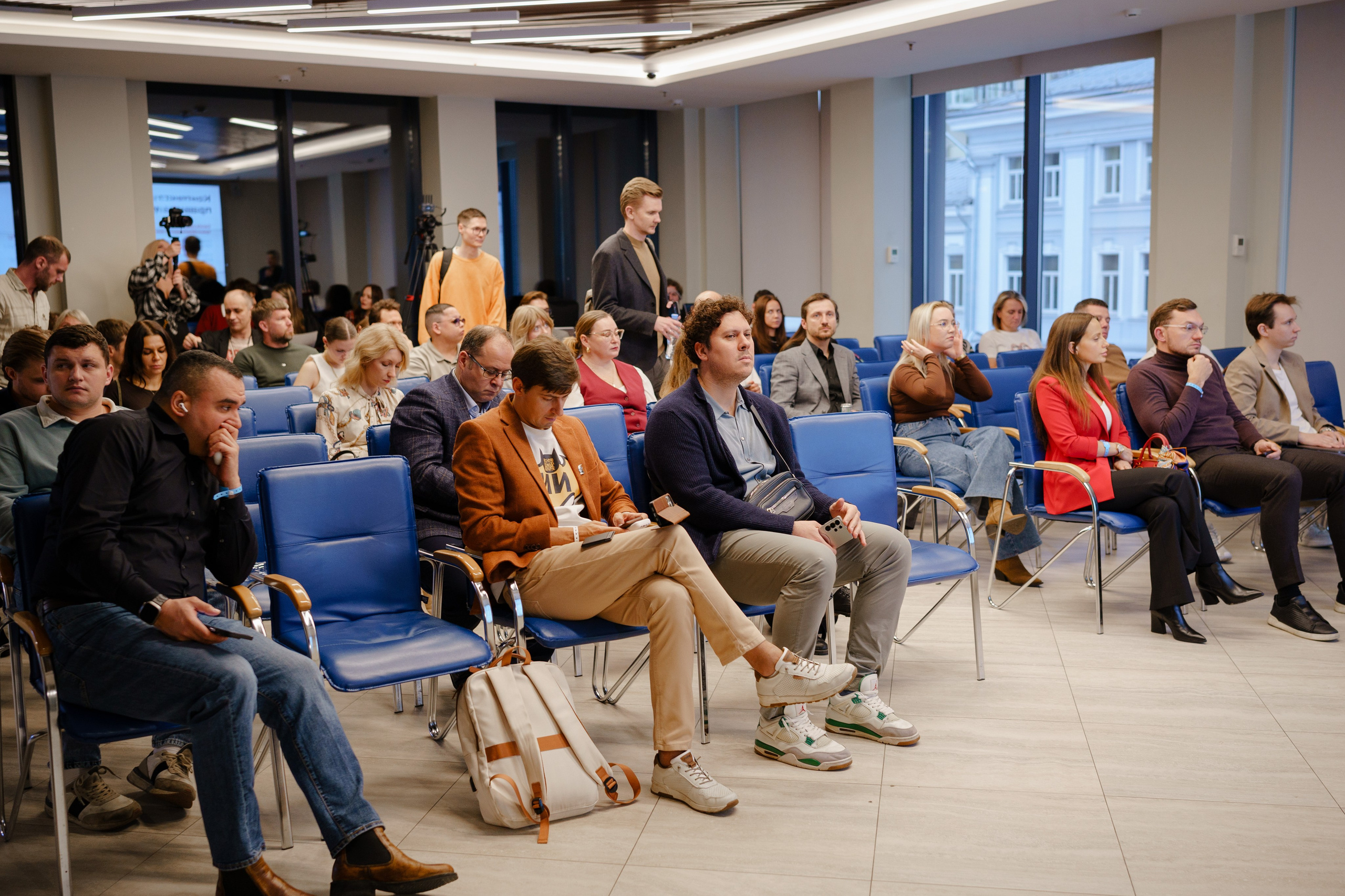 Репортажный фотограф на конференцию в Москве. Репортажный фотограф в Москве Саша Дружинина