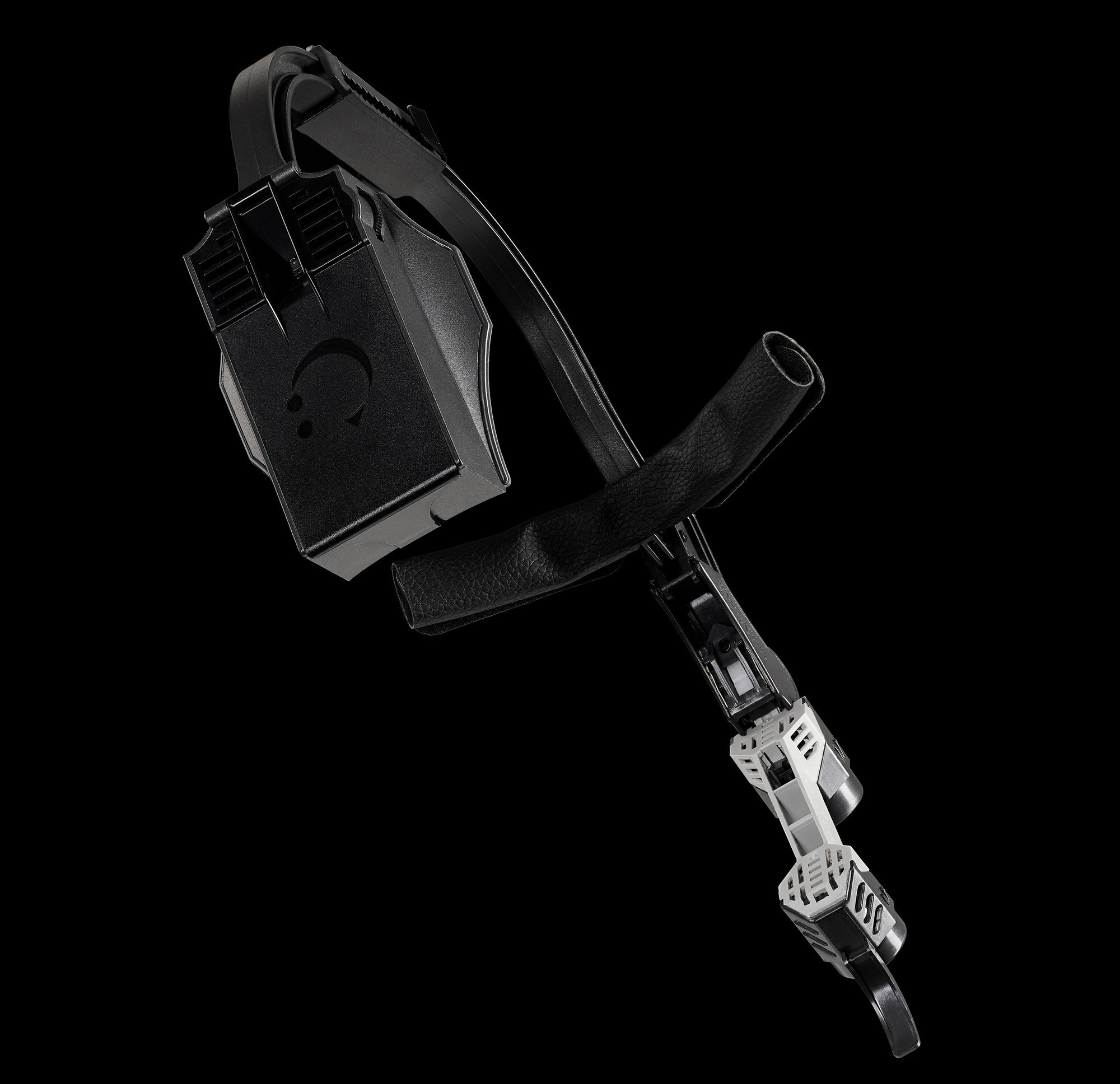 Профессиональная предметная фотосъёмка на черном фоне