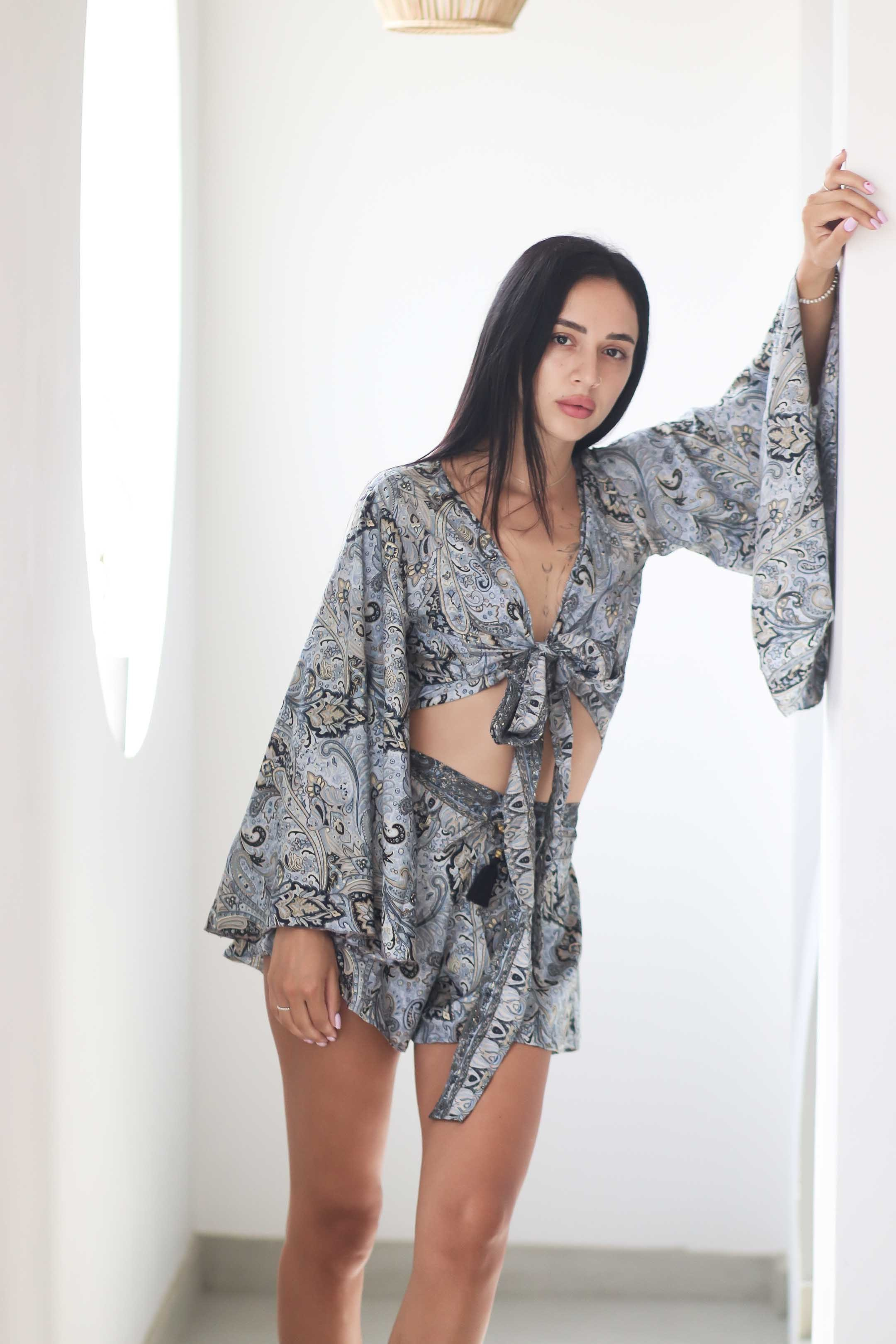 Коллекция купальников бикини. Фотограф на Шри-Ланке