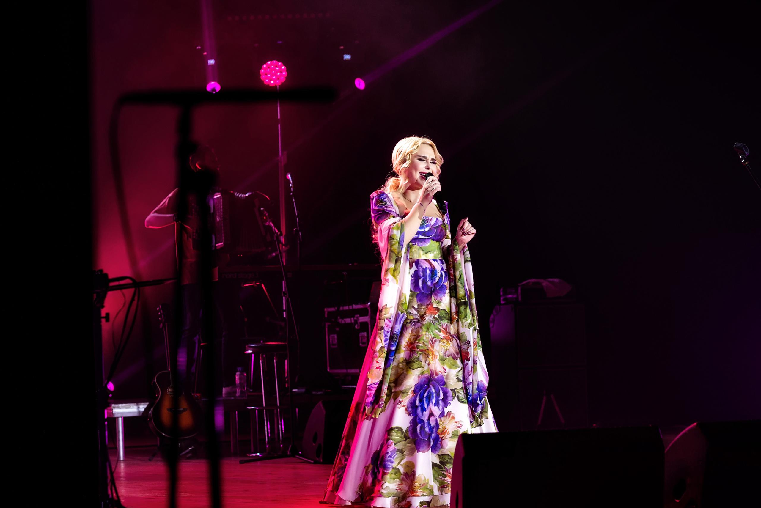 Концерт Пелагеи. Школьный, фэшн фотограф в Тюмени и в России Ирина Королева