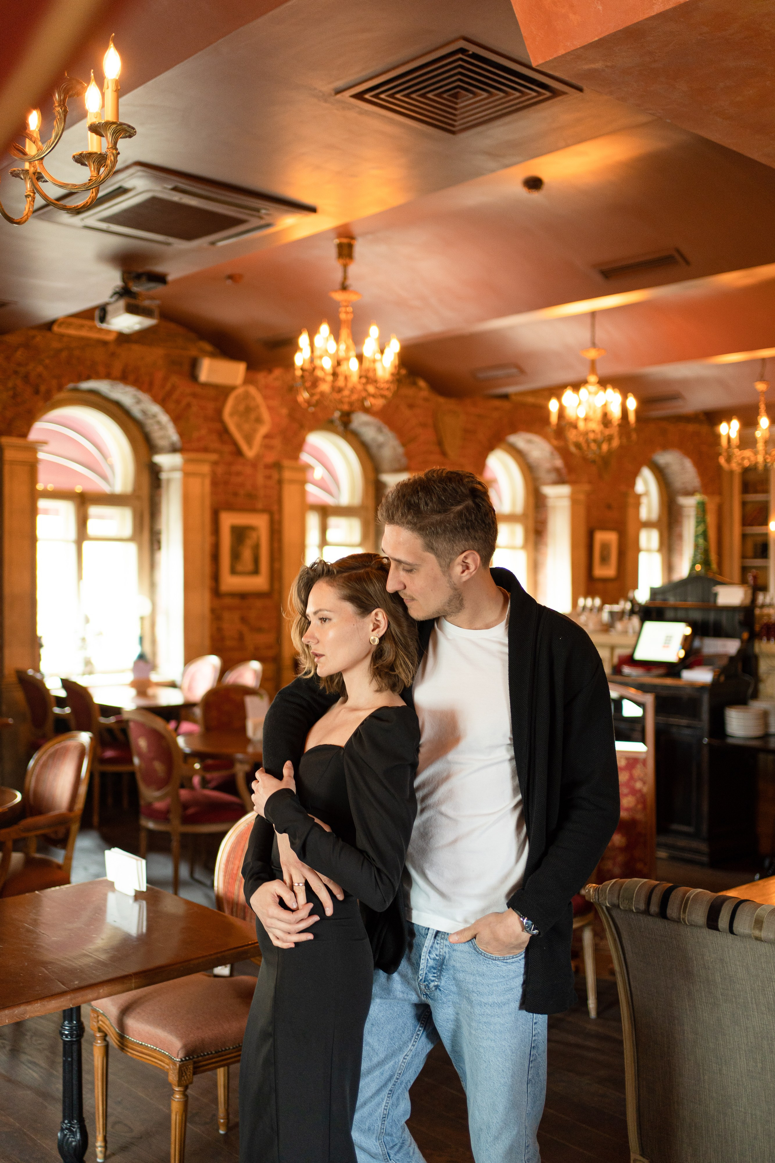 Парижская мелодия II. Главная