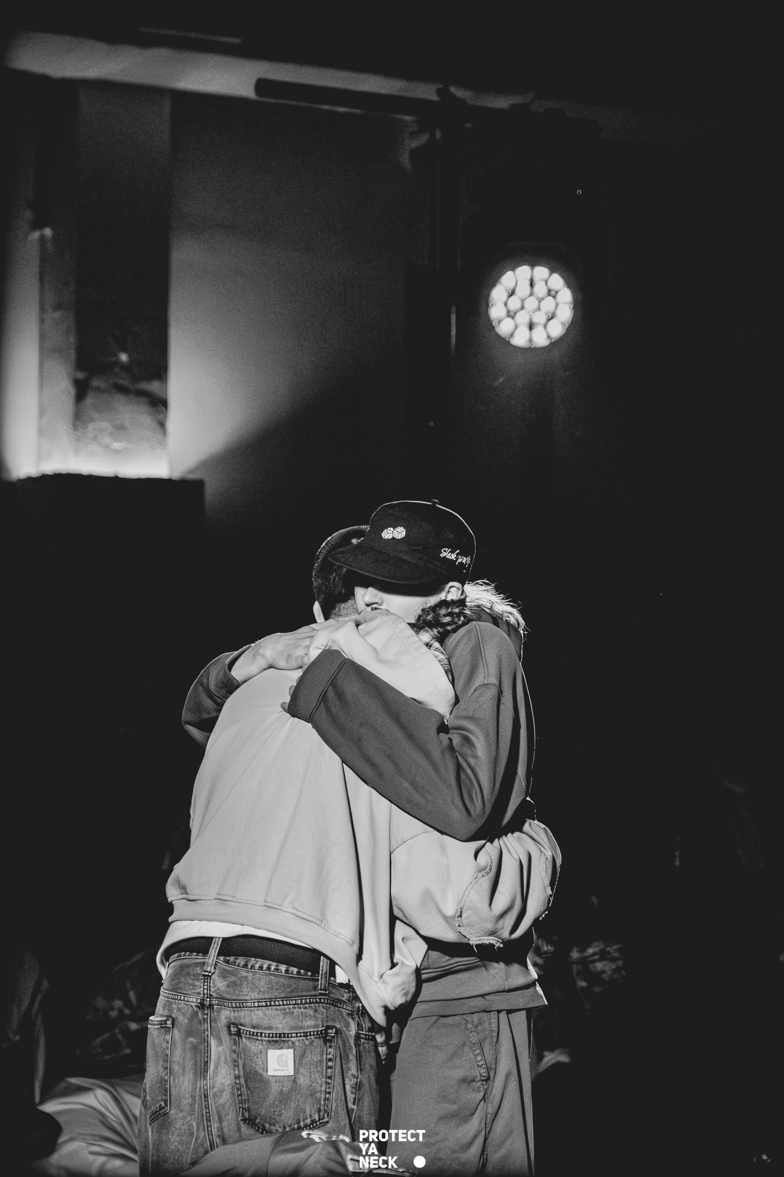 PROTECT YA NECK 22/03 (@youlovebu). Соня бу тебя сфоткала