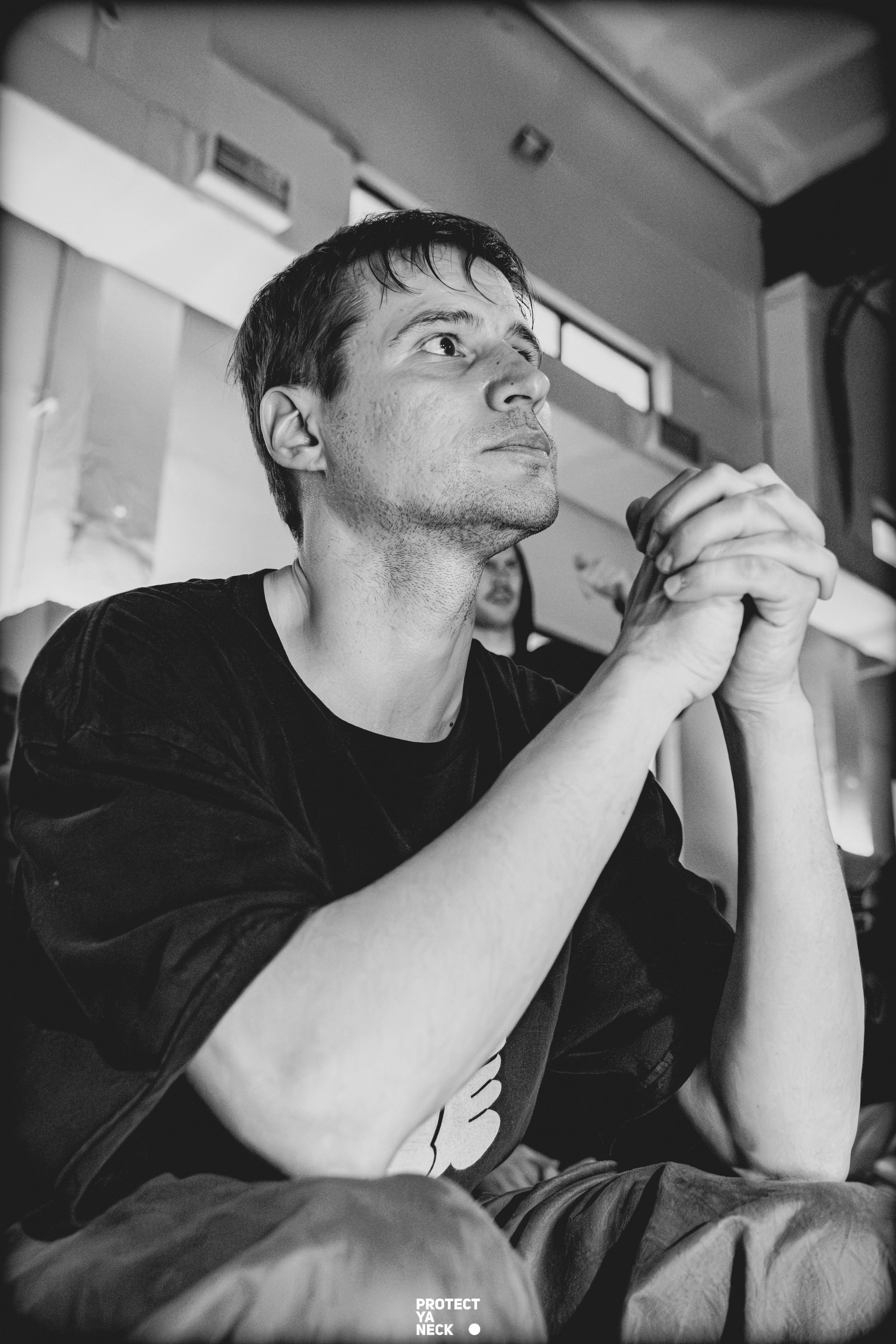 PROTECT YA NECK 22/03 (@youlovebu). Соня бу тебя сфоткала