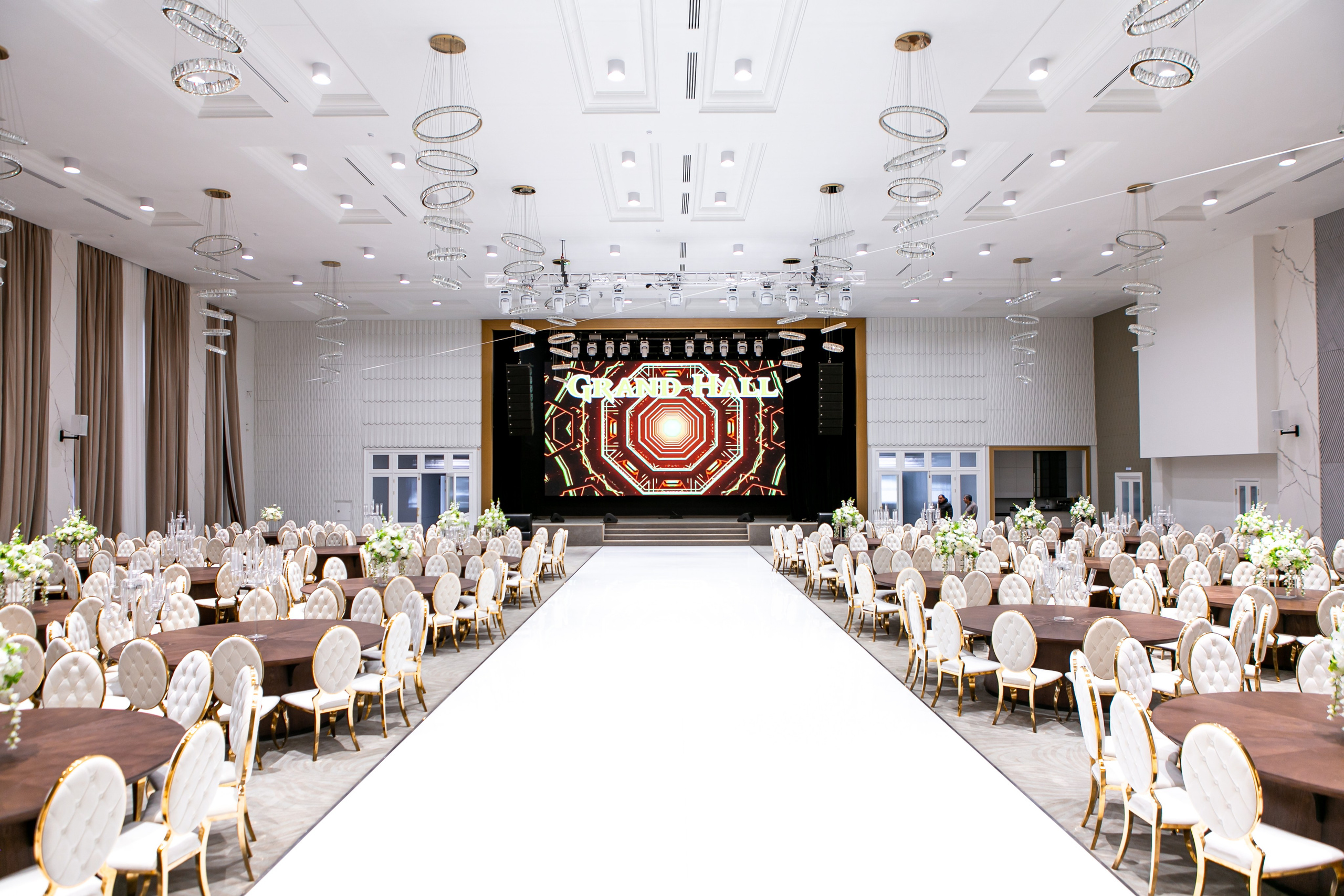 Банкетный зал Grand Holl. Контент фотограф, съемка для маркетплейсов, фуд съемка и репортажи в Новосибирске Ралия Галеева