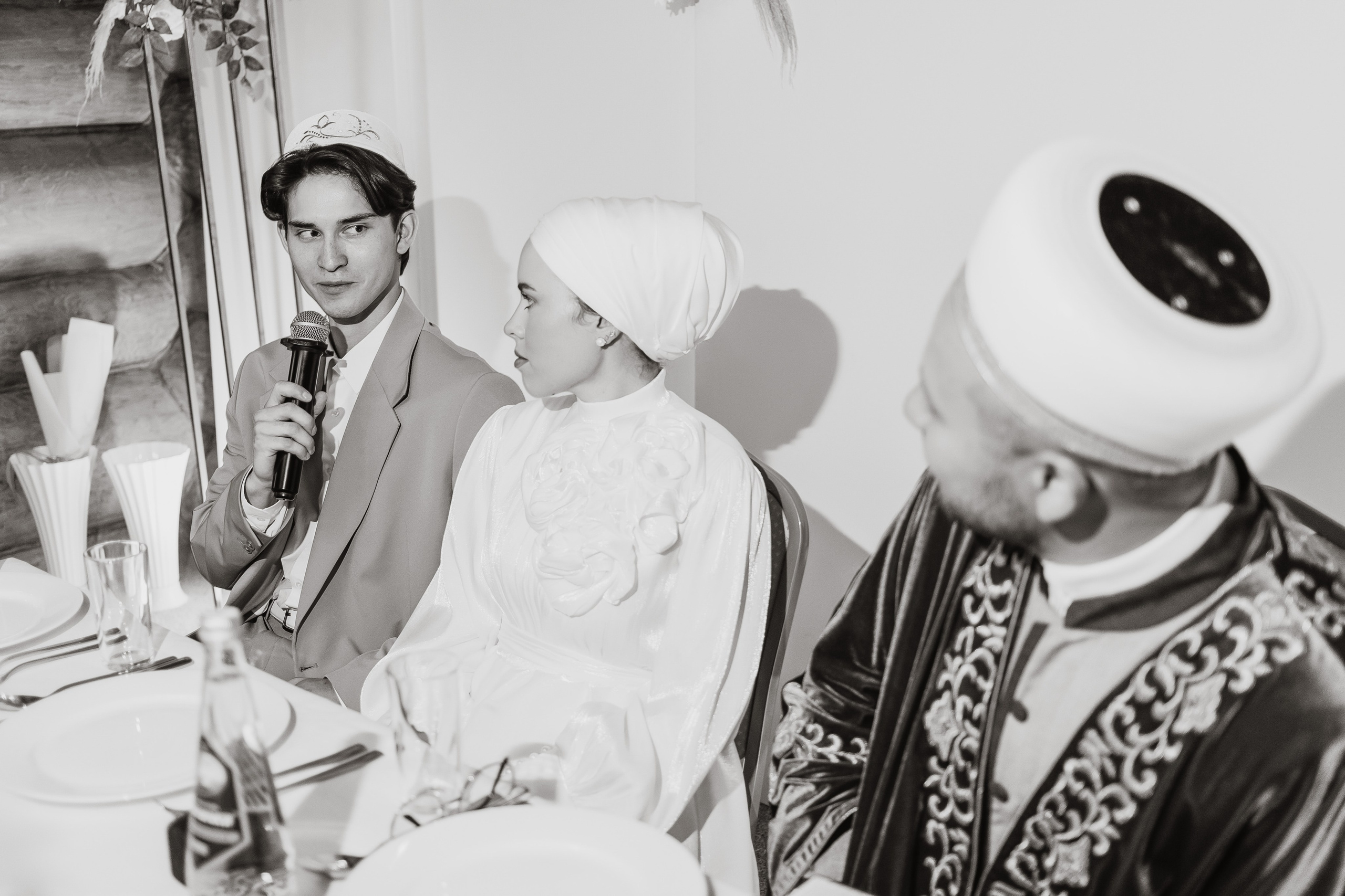 Мастер по завязыванию платков Казань: современный образ невесты в центре города