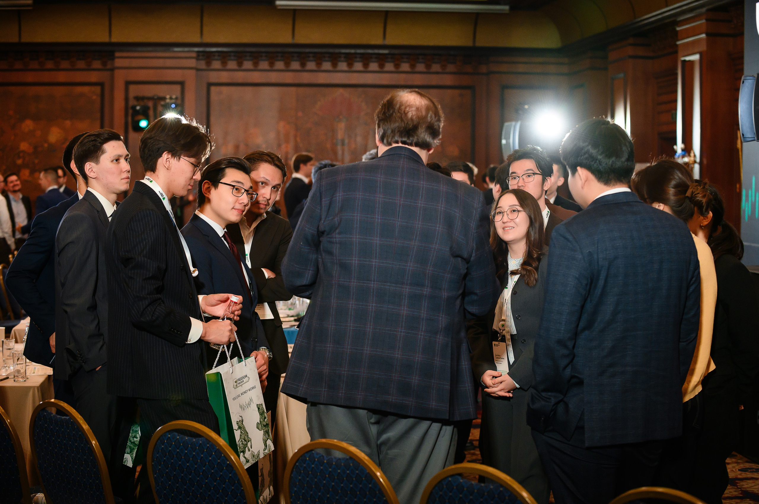 Финансовая карьера в эпоху ИИ. Freedom holding corp. Интерьерный и репортажный фотограф в Алматы