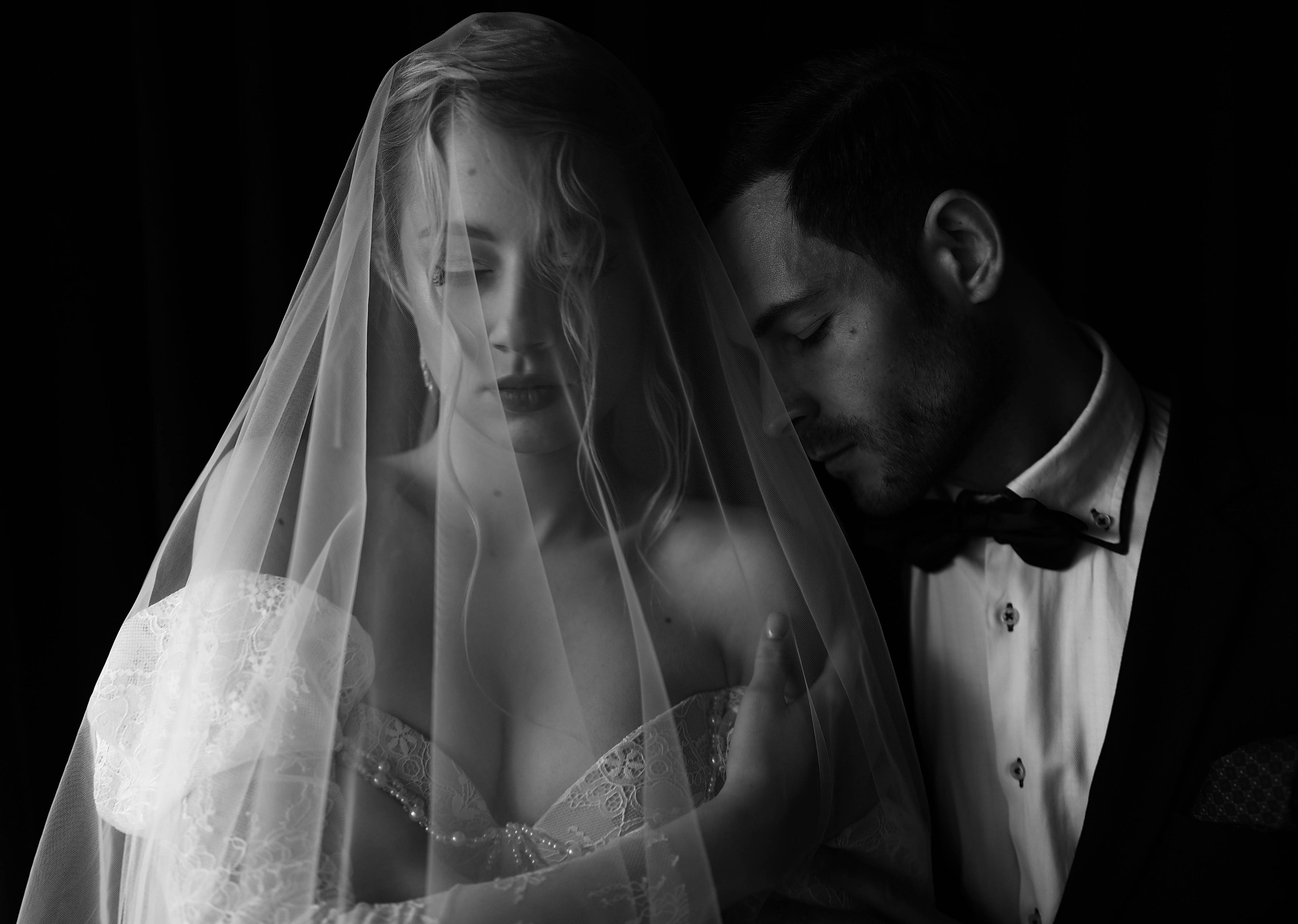 Совместный портрет жениха и невесты. свадьба в ресаторане Top Wine в Воронеже