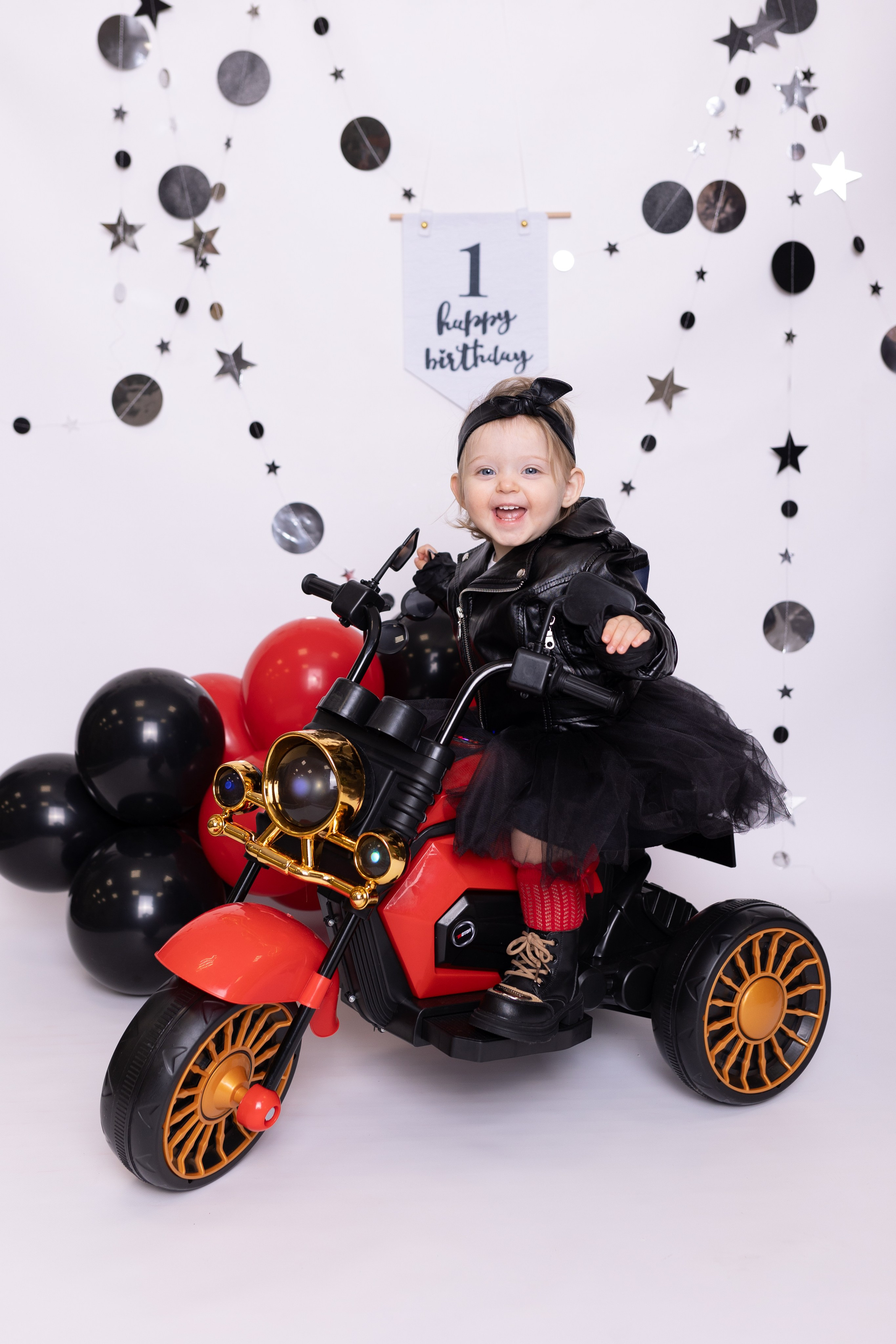 Фотозона с мотоциклом. Фотограф новорожденных. Детский и семейный фотограф Марьяна Юдина
