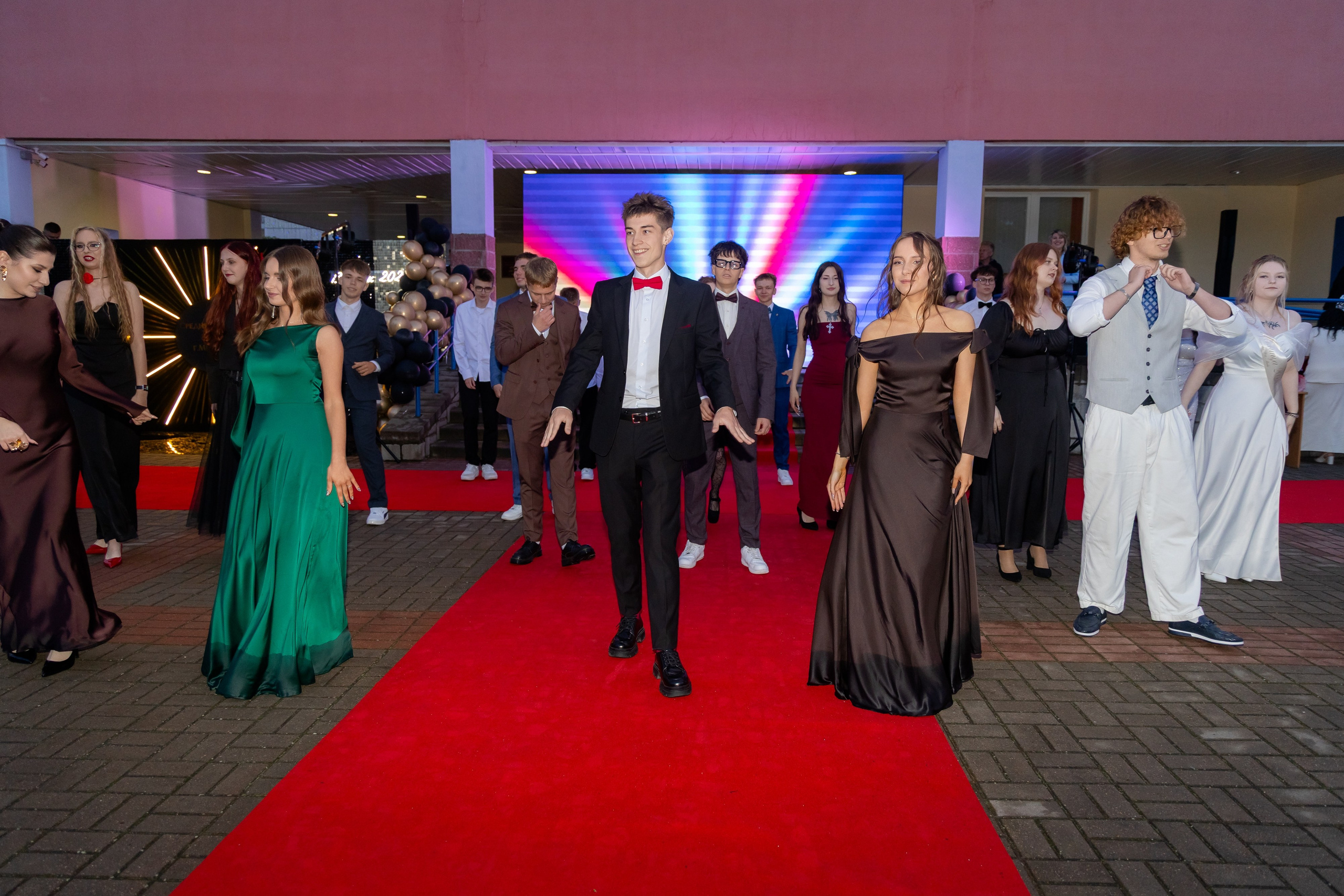 Школьный выпускной 2025 год в Минске, Беларуси. Свадебный фотограф в Минске/Беларуси Сергей Спиридонов