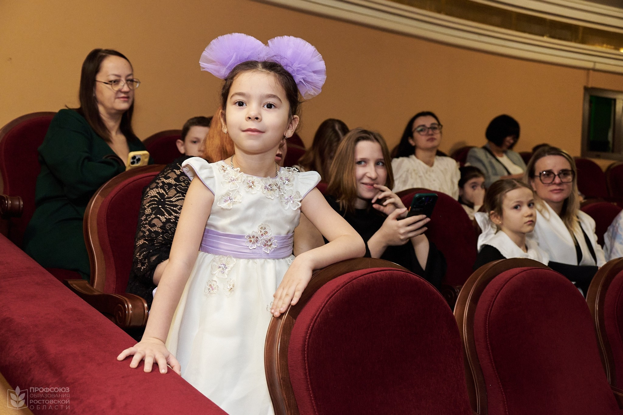 Детское мероприятие: профсоюзная елка в театре. Репортажный фотограф | Леонид Черков