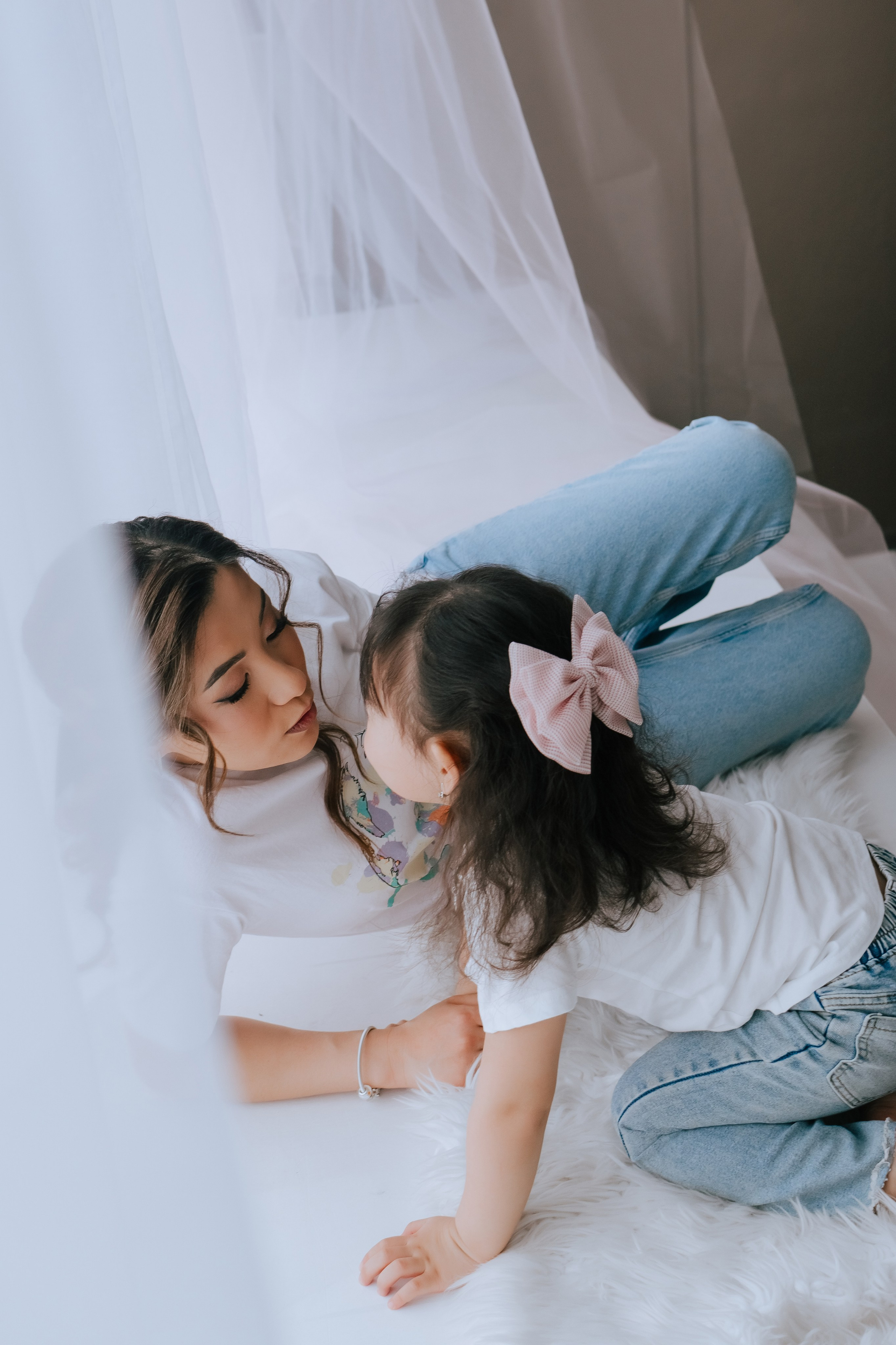 Ира и Аня. Фотограф Ярмишко Дарья. Выпускные фотокниги