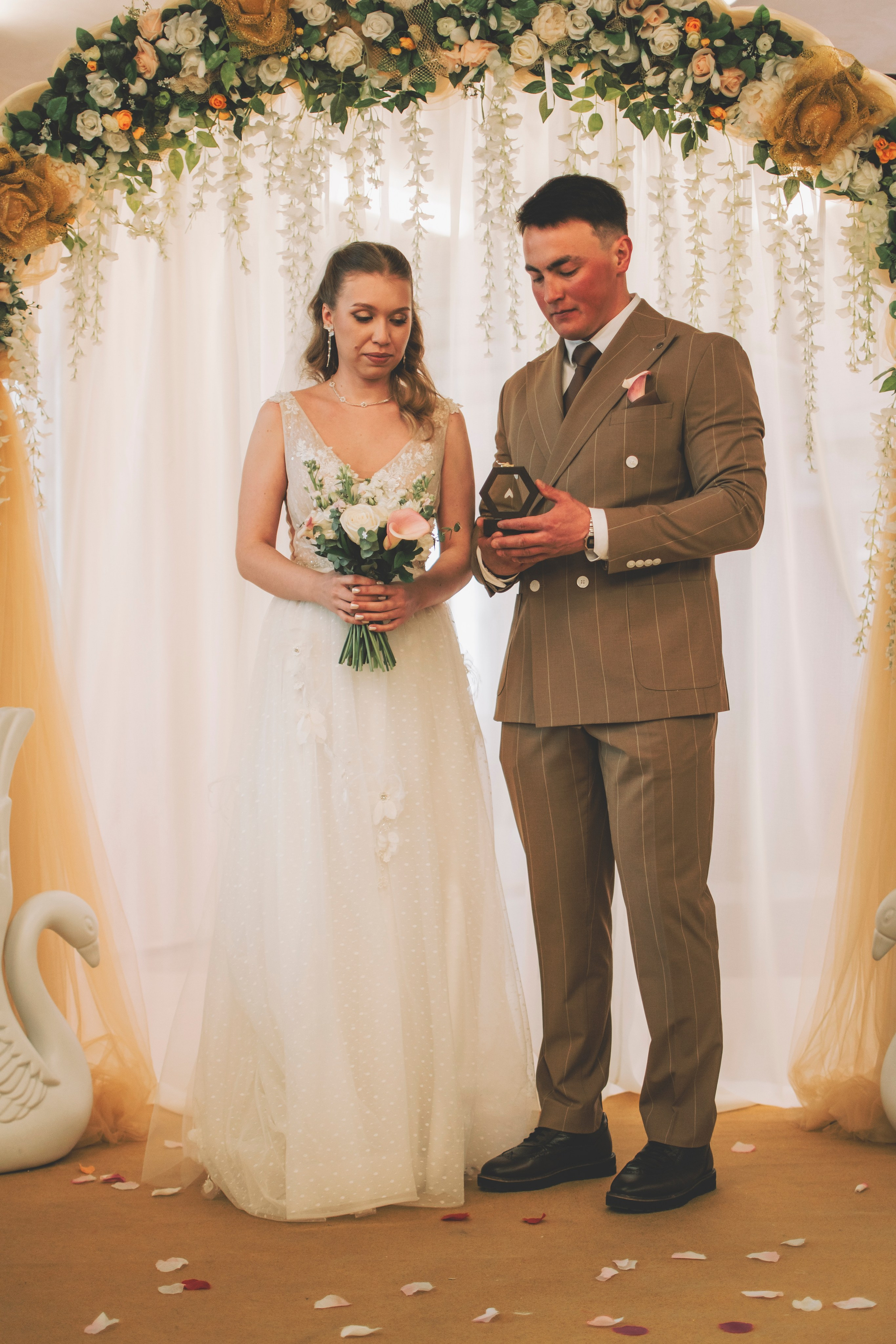 Альберт и Анастасия (Студийная фотосессия, роспись в ДК Нефтяник + фотосессия с гостями). Семейный и свадебный фотограф Губкинский и Ставрополь