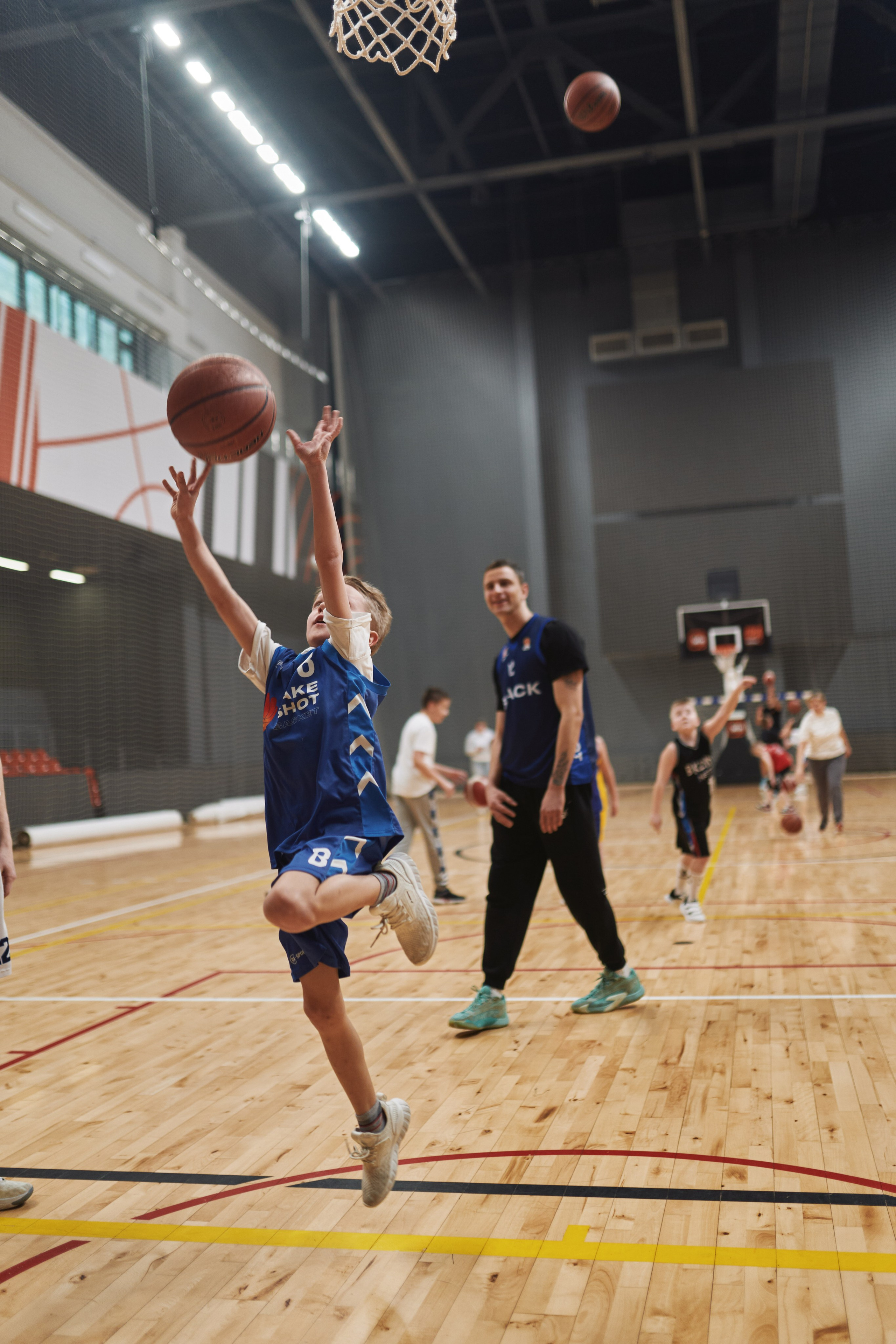 Новогодний баскетбол 2025. Детская лига. Евгений Бреча. Коммерческий и бэкстейдж фотограф в Москве