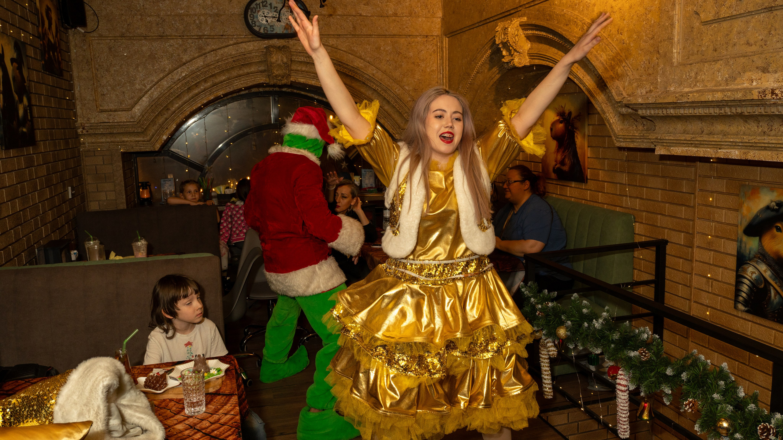 '25 Christmas at KofeBara. Stan Sidel’s Art