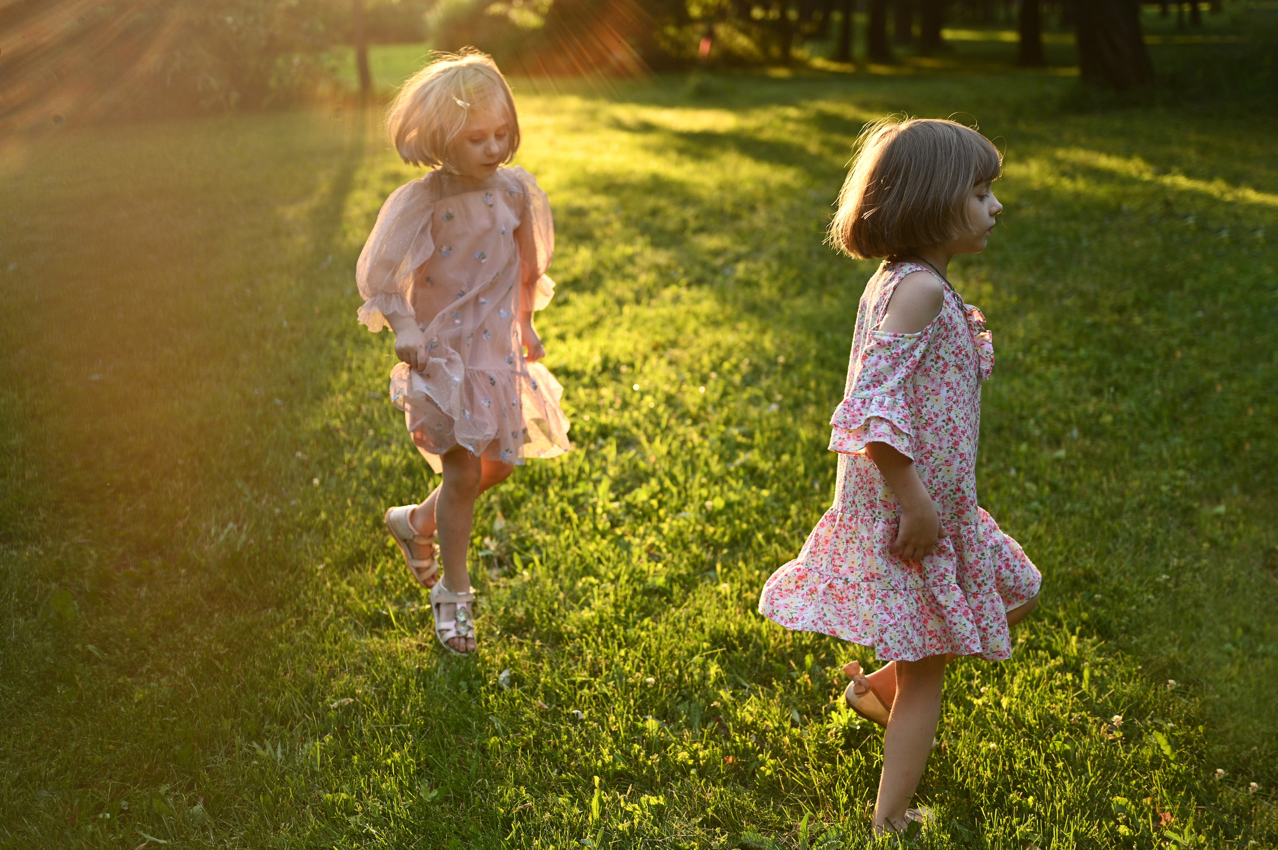 Летняя прогулка для Сони и Юли. Детский и семейный фотограф в Москве Ульяна Федорова